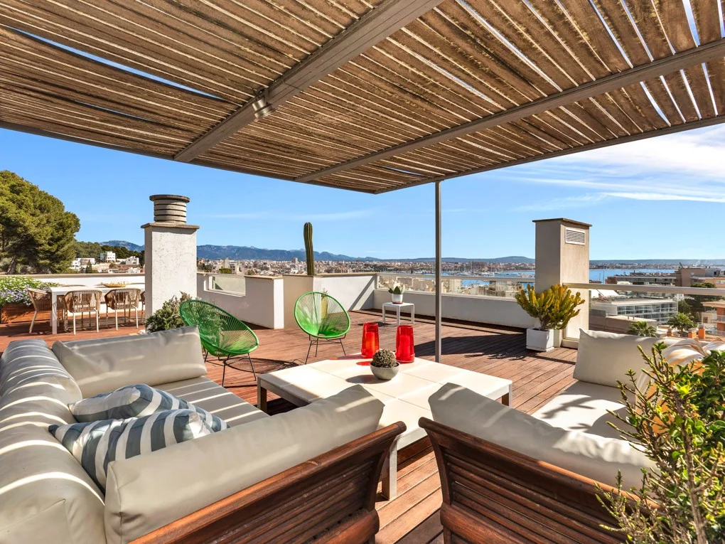 Impressive penthouse with outstanding terrace and views
