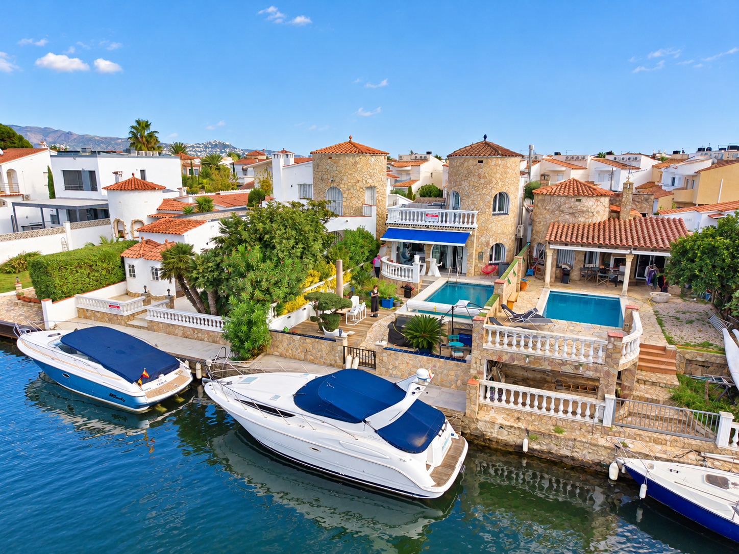 Mediterranean house with 9.6m mooring