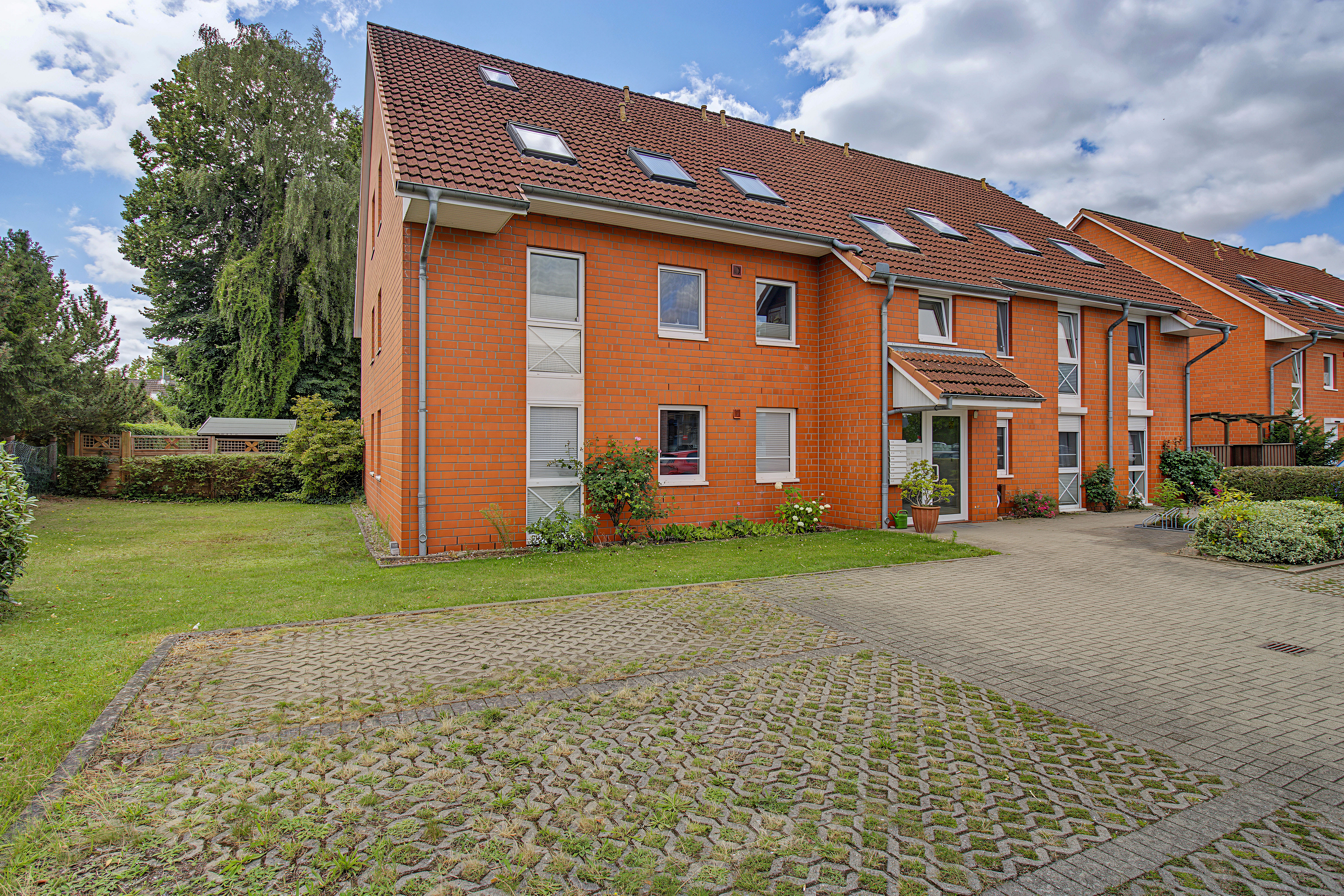 2-Zimmer Wohnglück im Erdgeschoss: Mit eigenem Gartenbereich und Wintergarten
