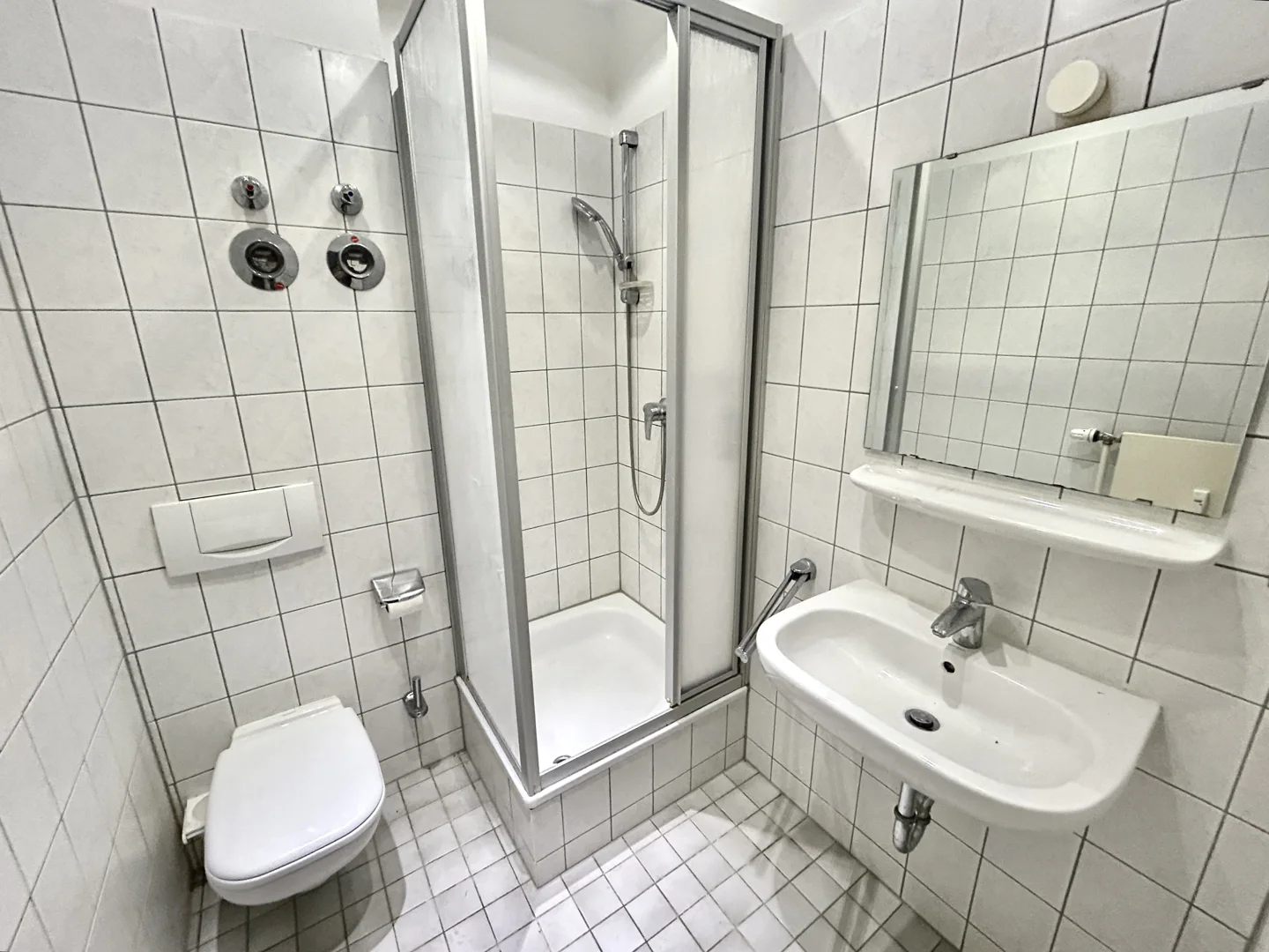 Helle 2-Zimmerwohnung mit Einbauküche - Photo 3