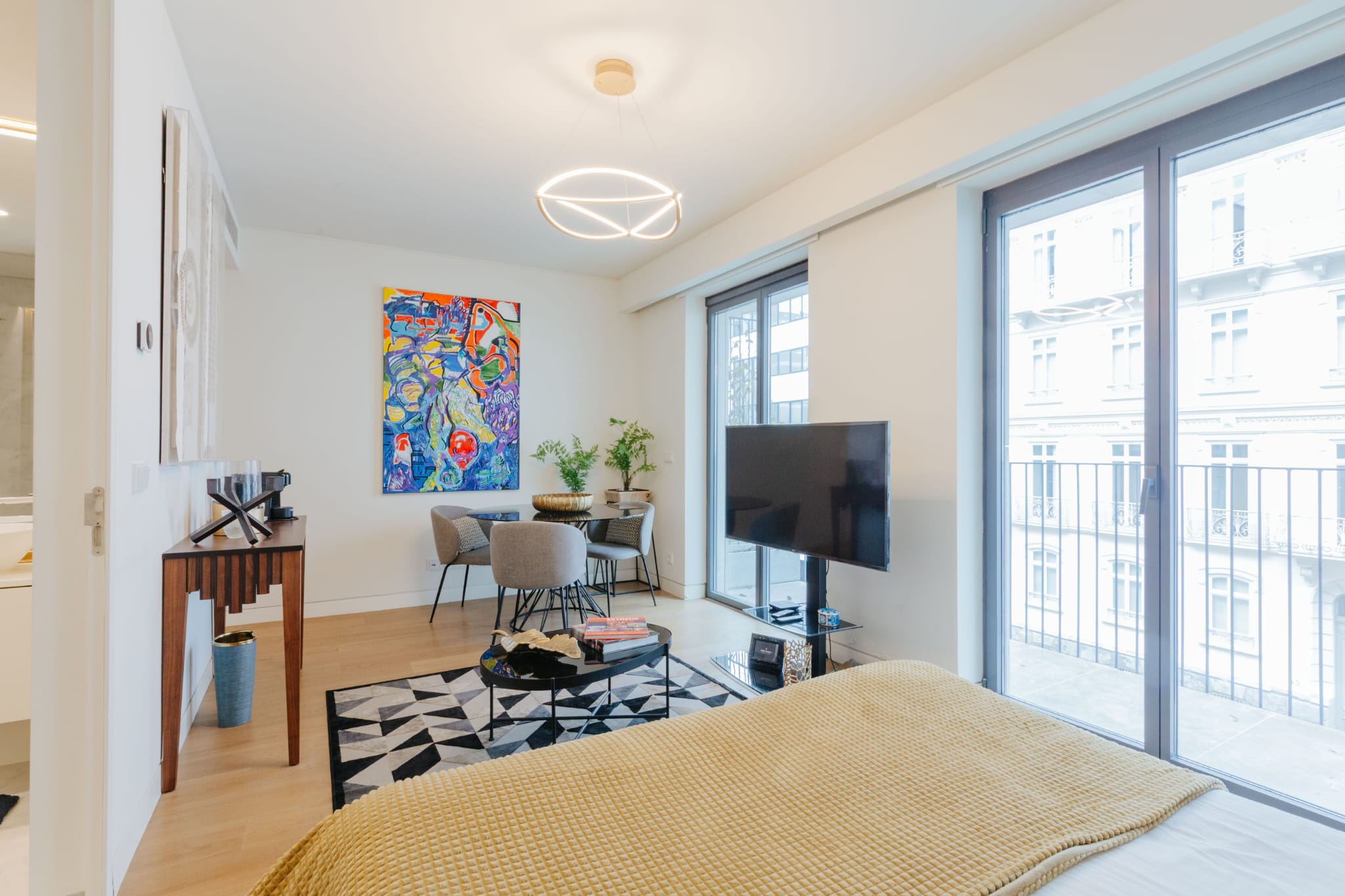 Sophisticated studio apartment with parking near Avenida da Liberdade