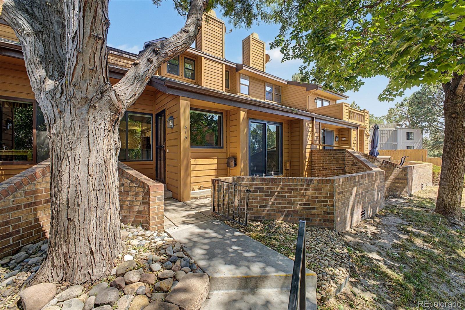 Remodeled Wind Stream Luxury Townhome With Designer Finishes