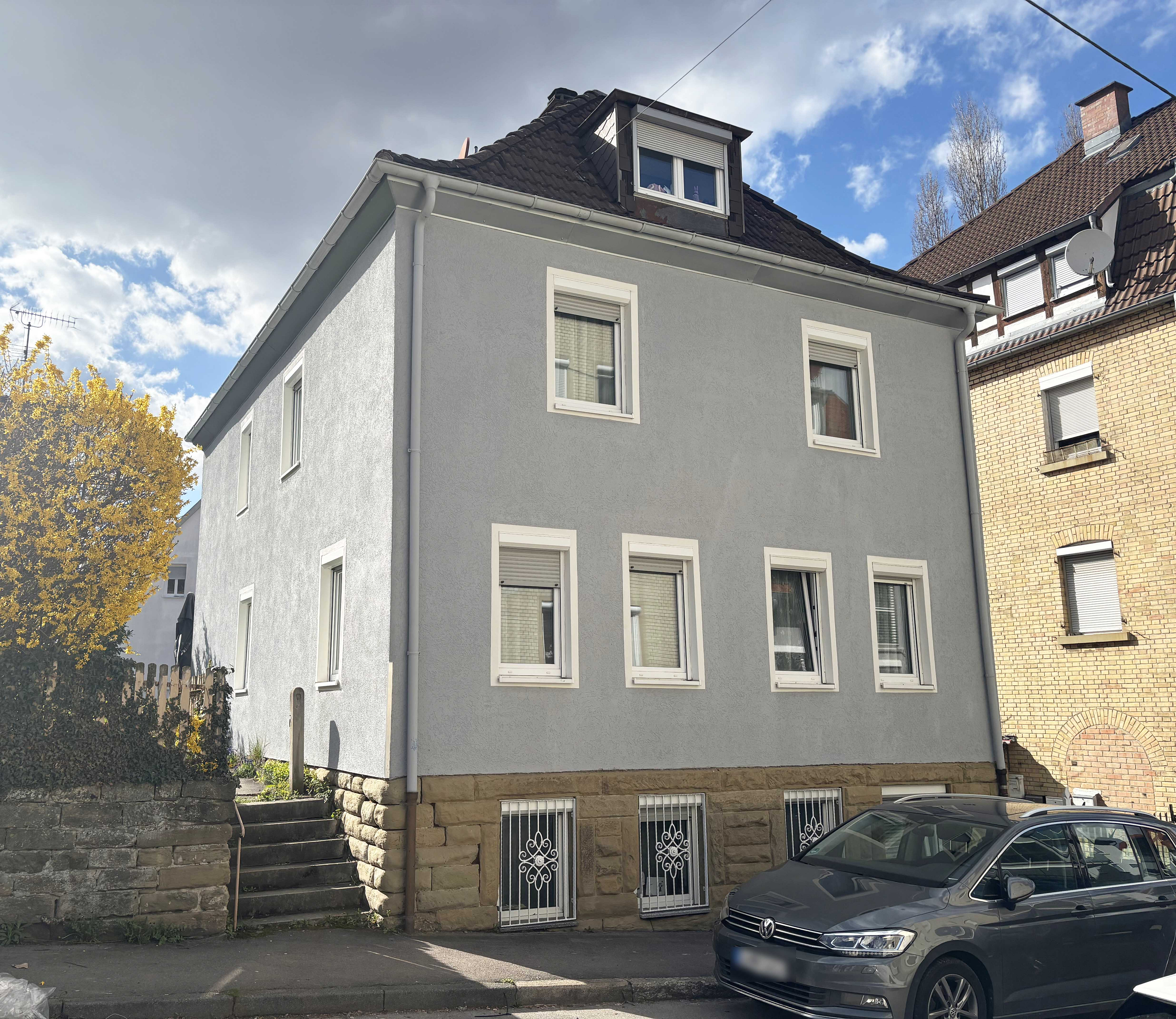 Charmantes Zweifamilienhaus mit vielseitigen Nutzungsmöglichkeiten