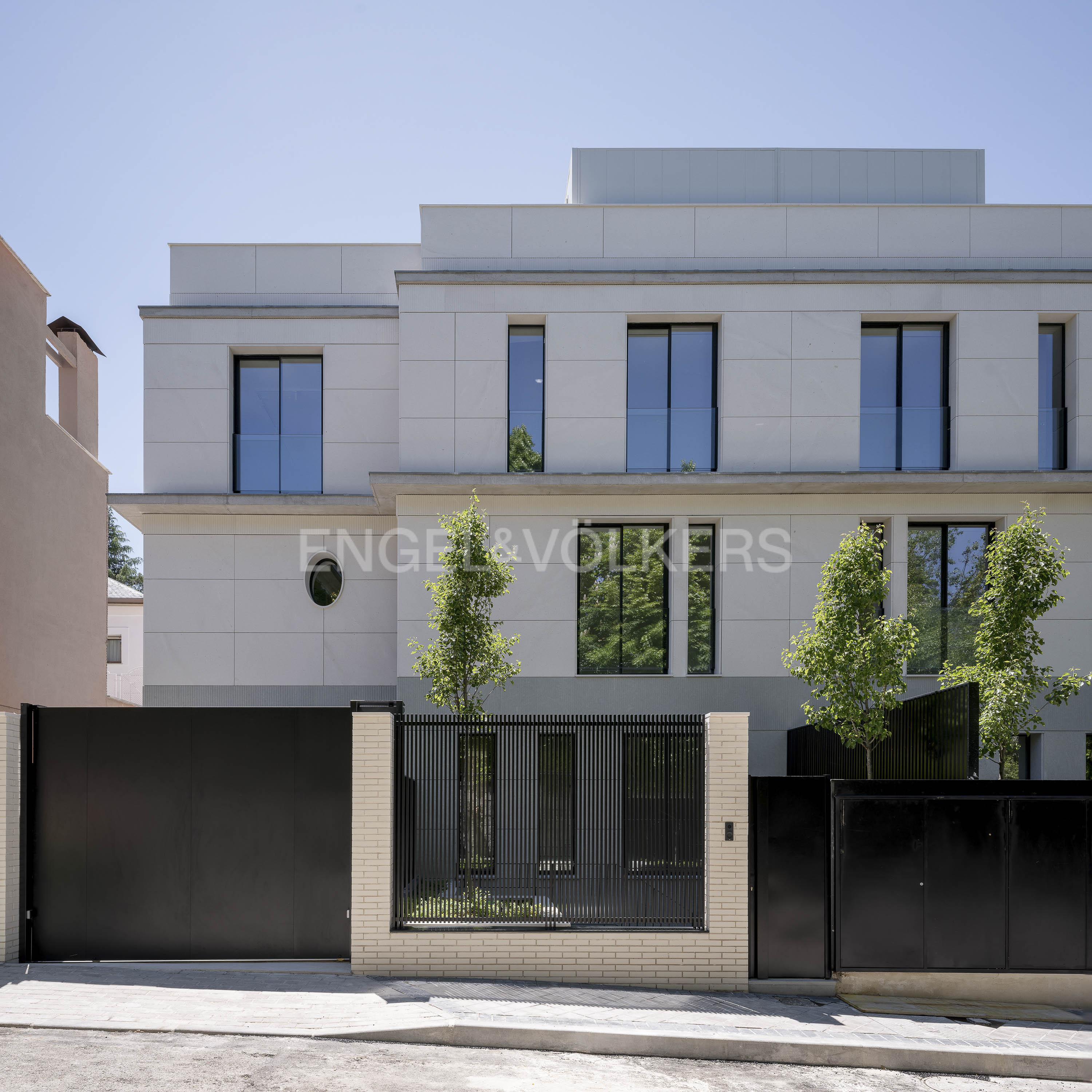 Modernity in the best area of El Viso · Madrid