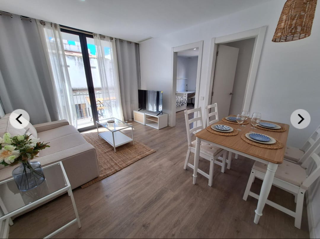 Discover an elegant apartment in the heart of Sitges.
