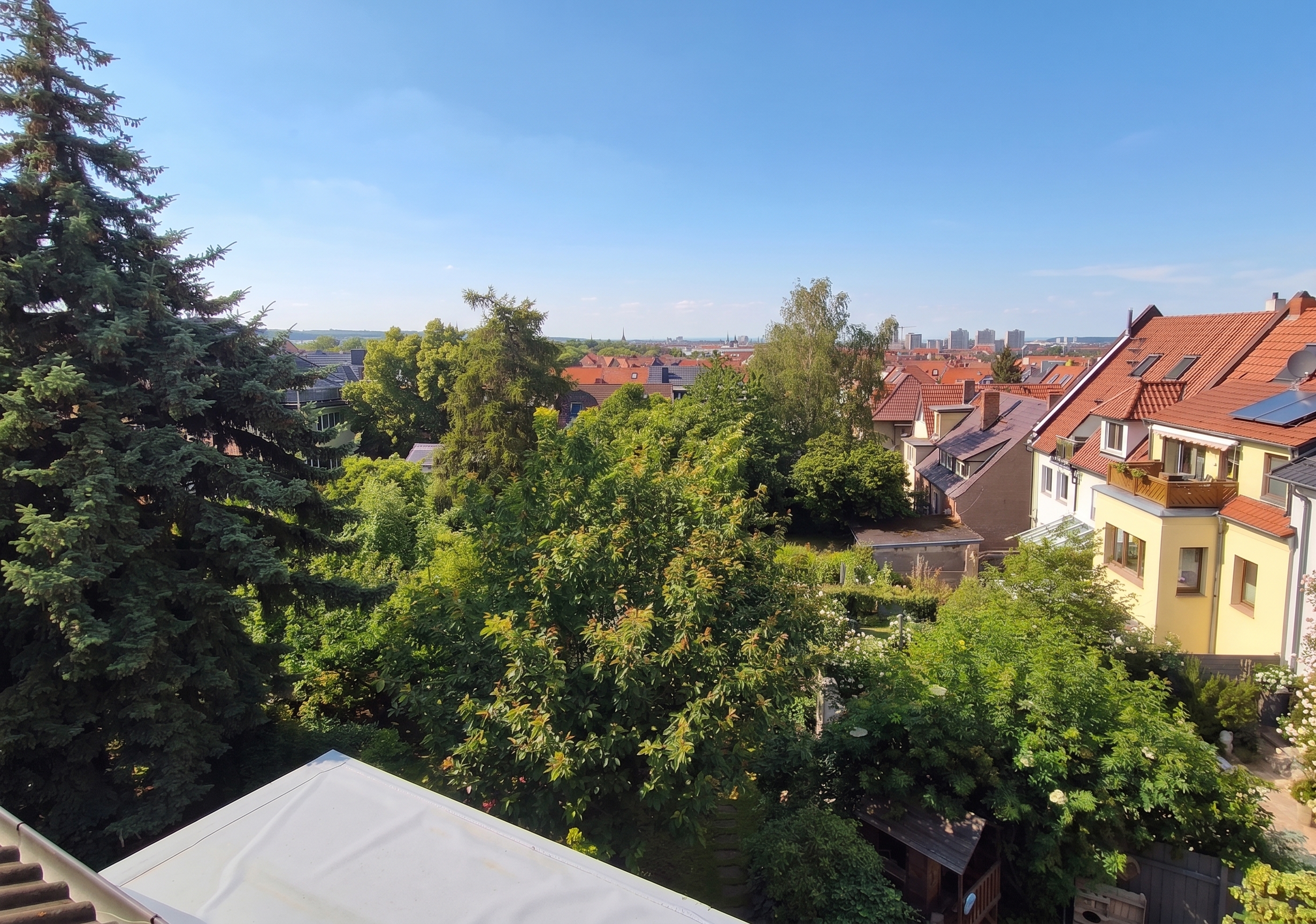 Lichtdurchflutete zwei Zimmer Wohnung im beliebten Malerviertel.