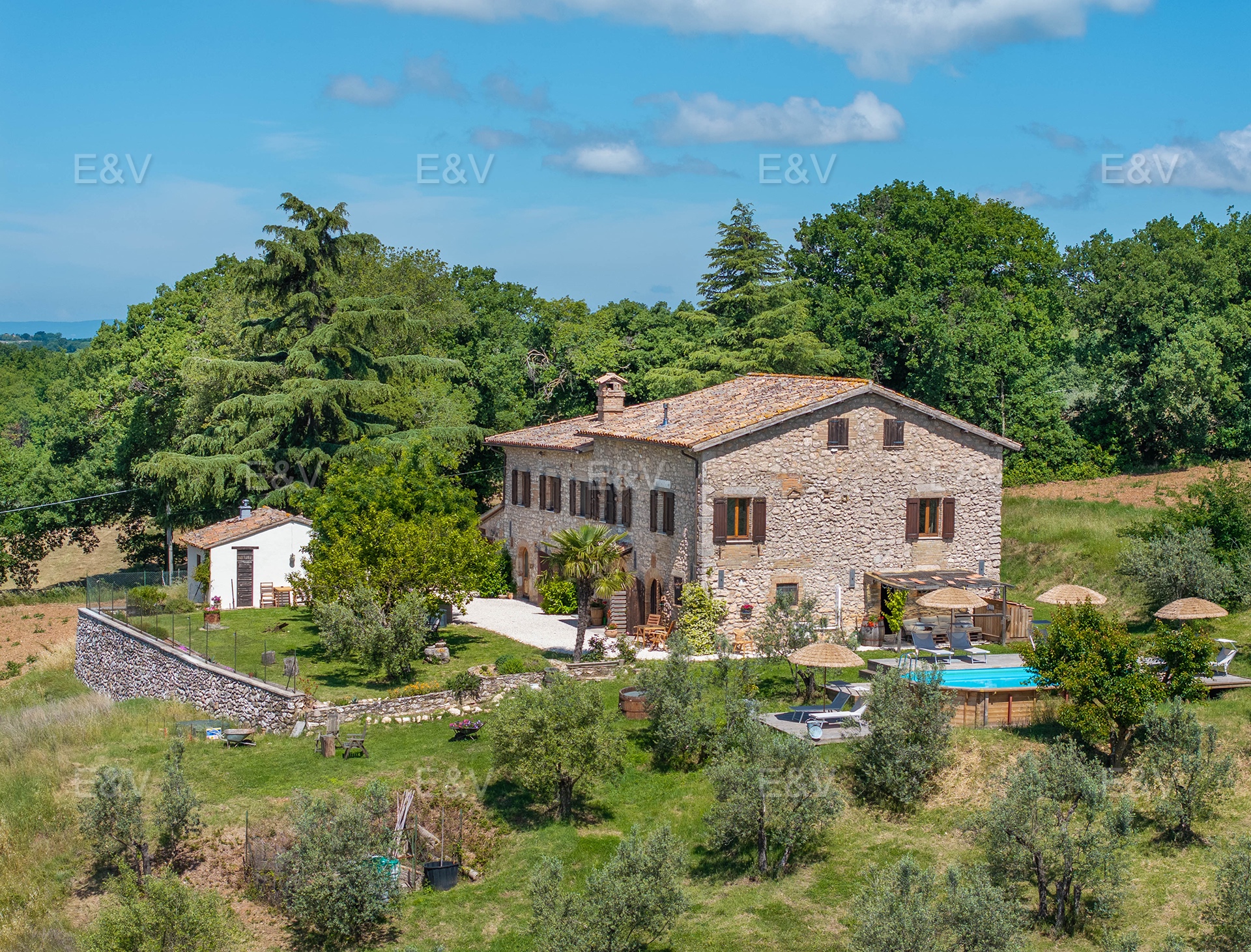 Affascinante casale con vista panoramica sulle colline tuderti
