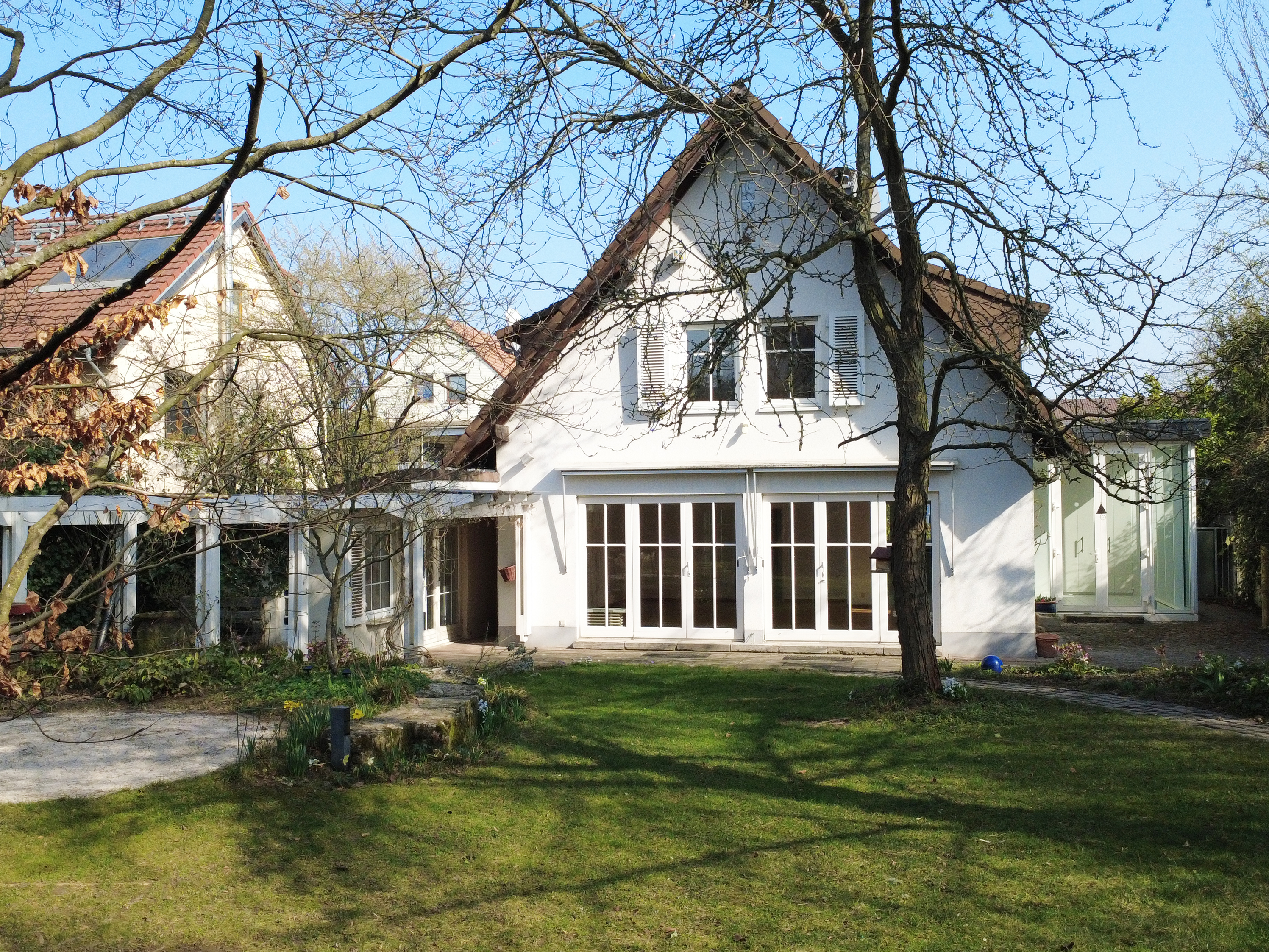 Charmantes Einfamilienhaus mit traumhaftem Garten