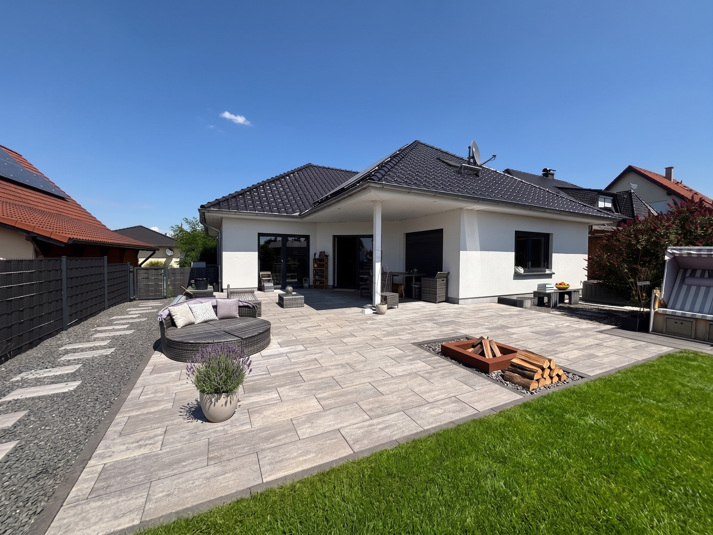 Komfort auf einer Ebene: Energieeffizienter 4-Zimmer-Bungalow mit großzügiger Terrasse