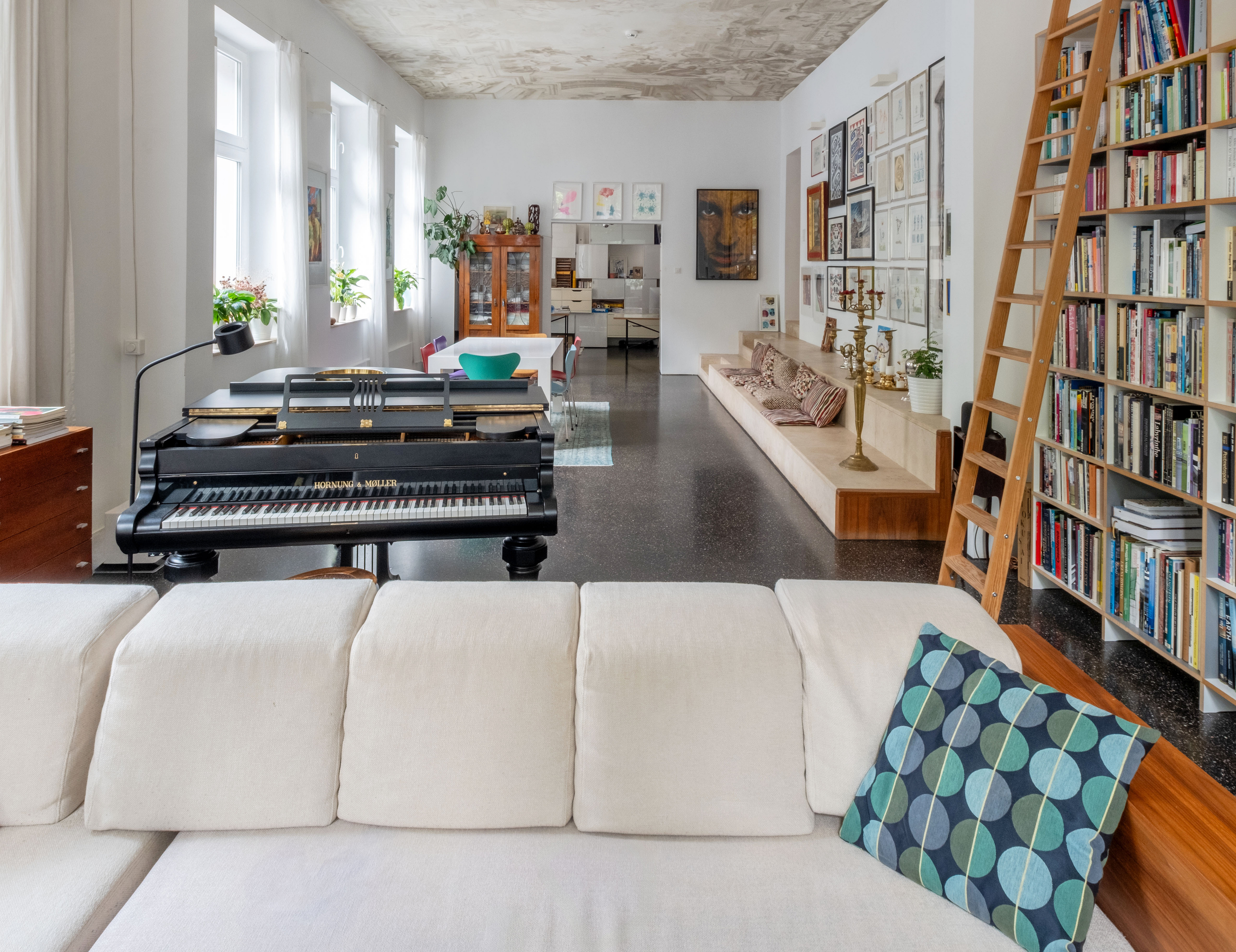 Exclusive Loft Featuring a Grand Salon, Balcony, and Scenic Views near Arkonaplatz