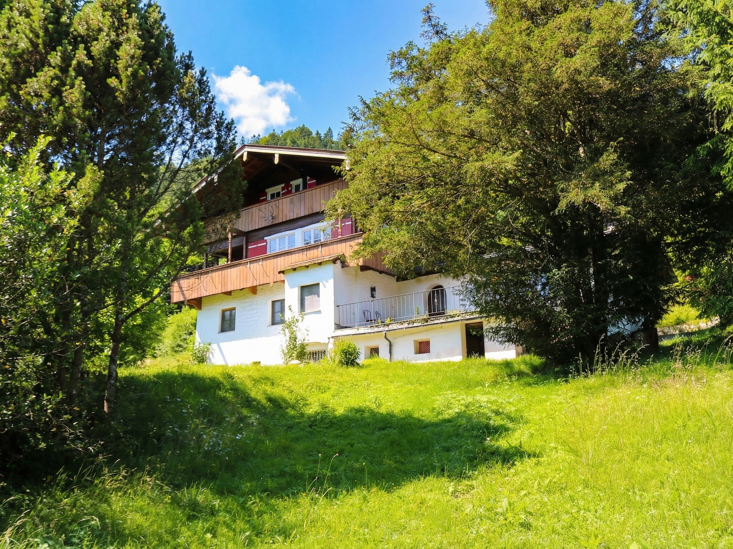 Landhaus mit Bergblick auf großem Grundstück, naturnah und zentrumsnah in Berchtesgaden
