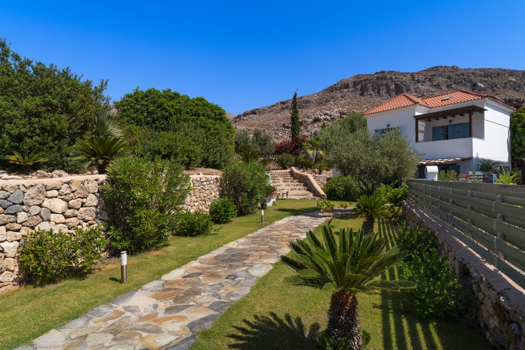 Elegant villa with breathtaking sea views in the bay of Navarone