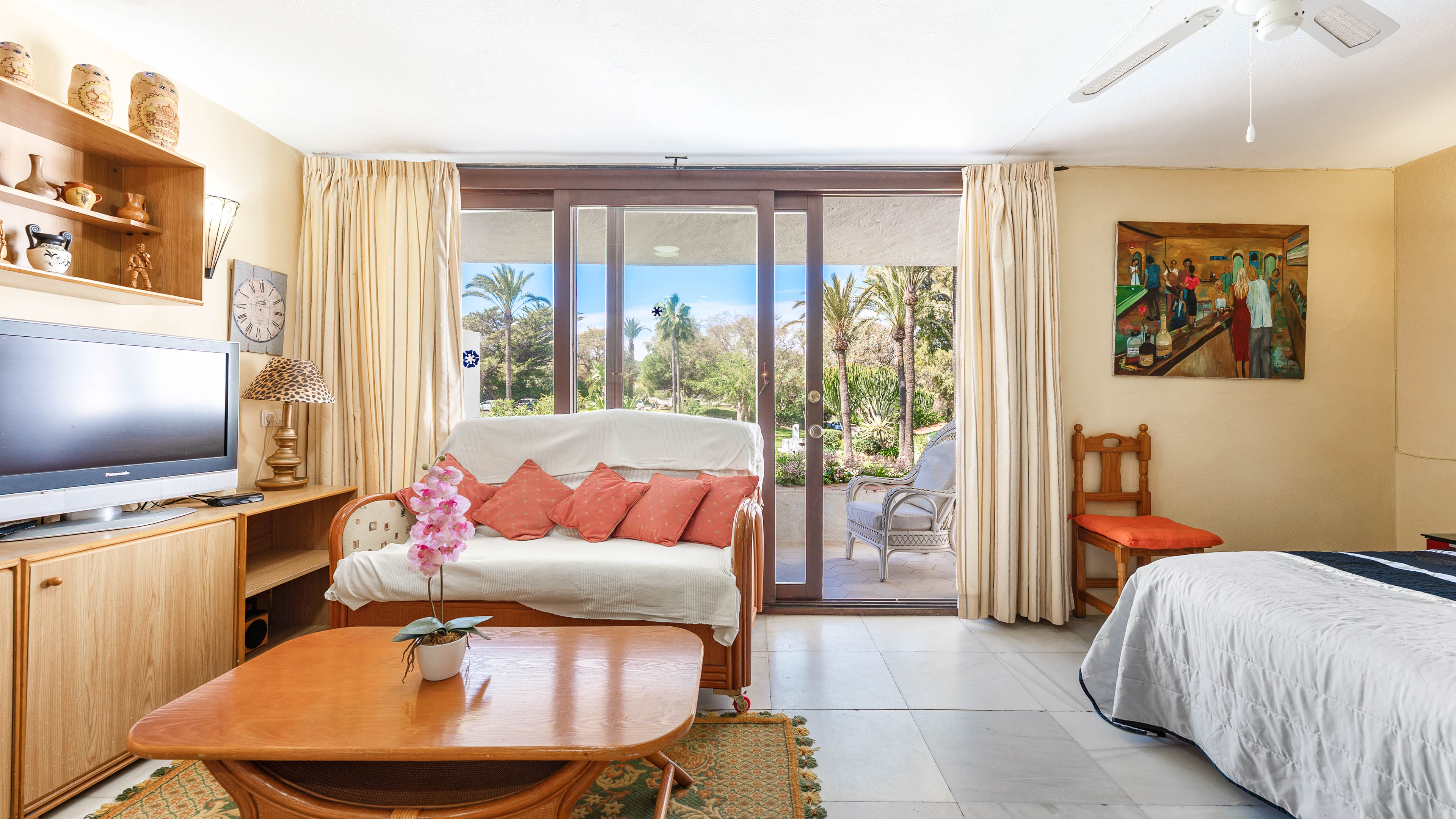Apartamento estudio en urbanización frente a la playa