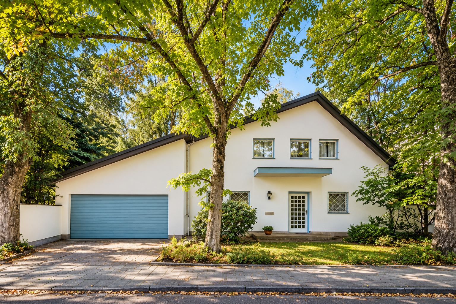 Spacious Single-Family Home on an Expansive Plot in Harlaching [AI-modified]