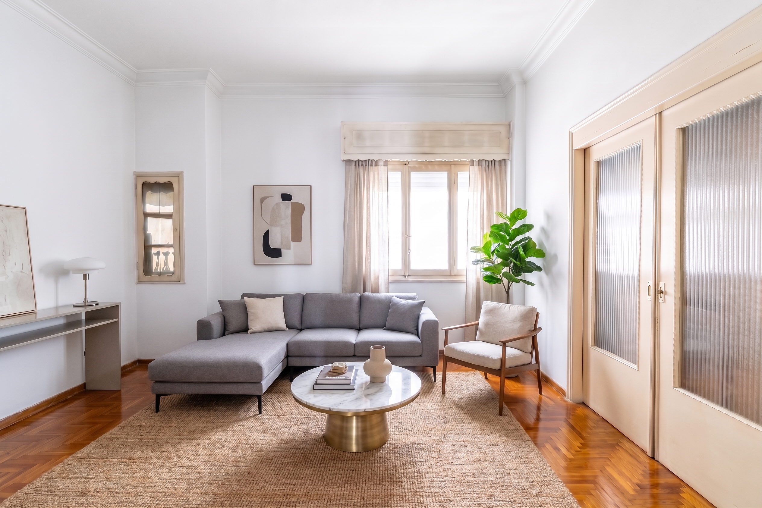 Ground-floor apartment, 126 sq. m. in a 4-storey building