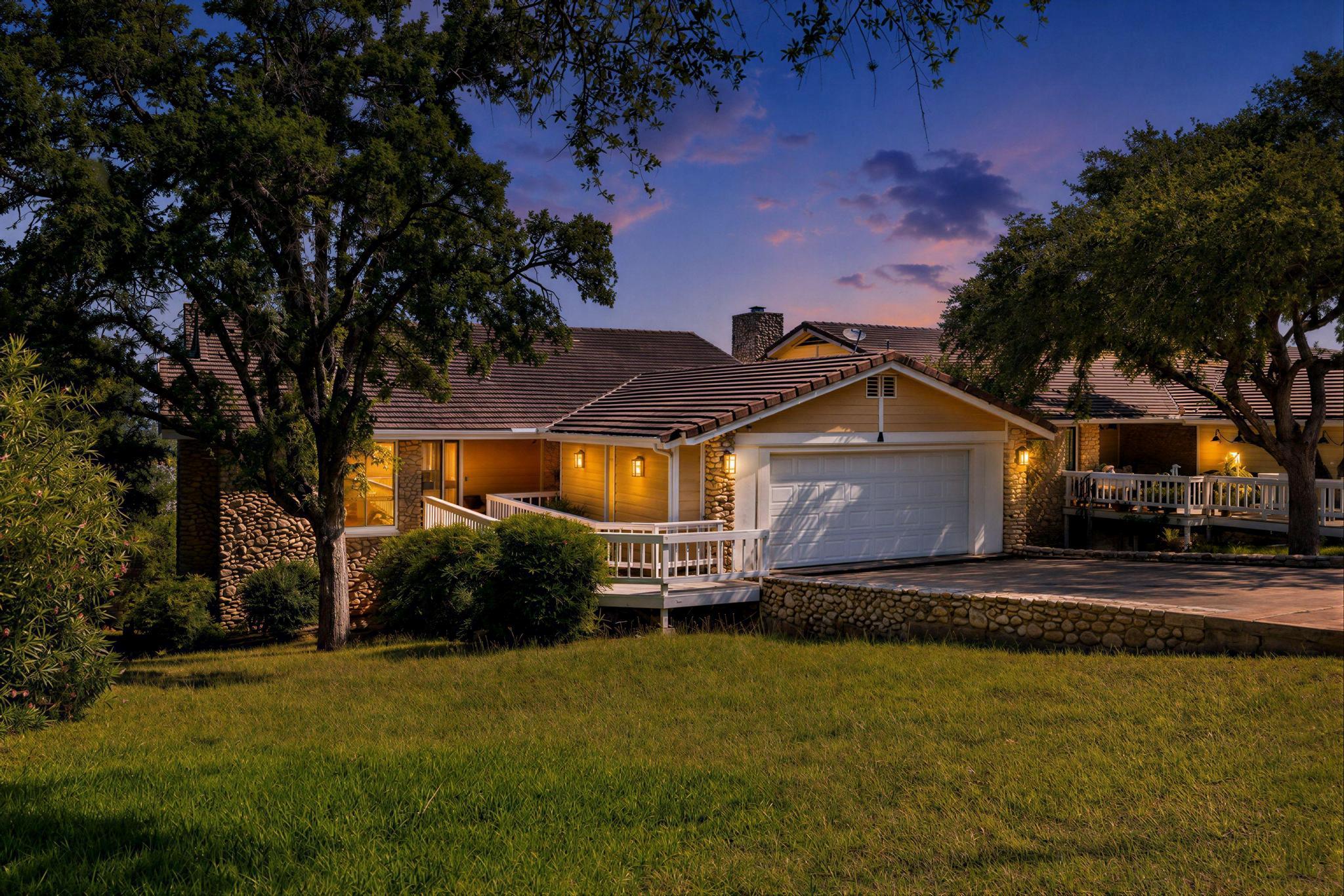 Furnished Horseshoe Bay Home with Golf Course & Lake Views