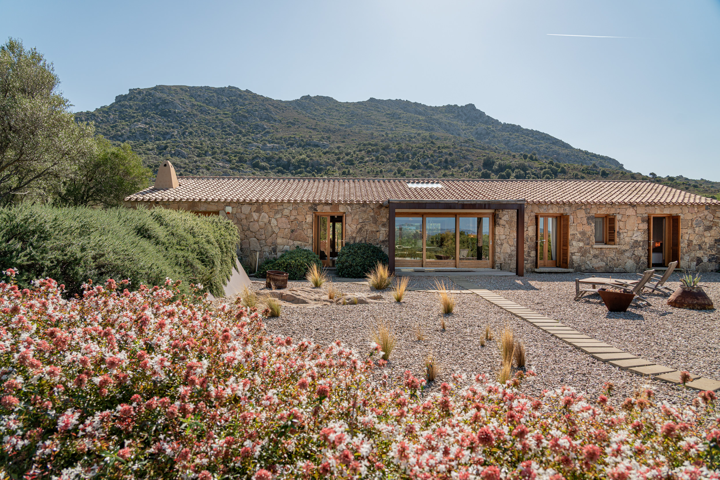 Captivating countryside retreat nearby the sea
