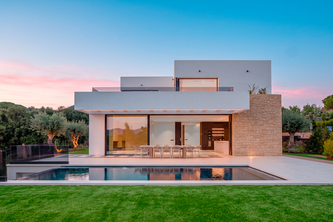Exklusive Designervilla mit Bergblick