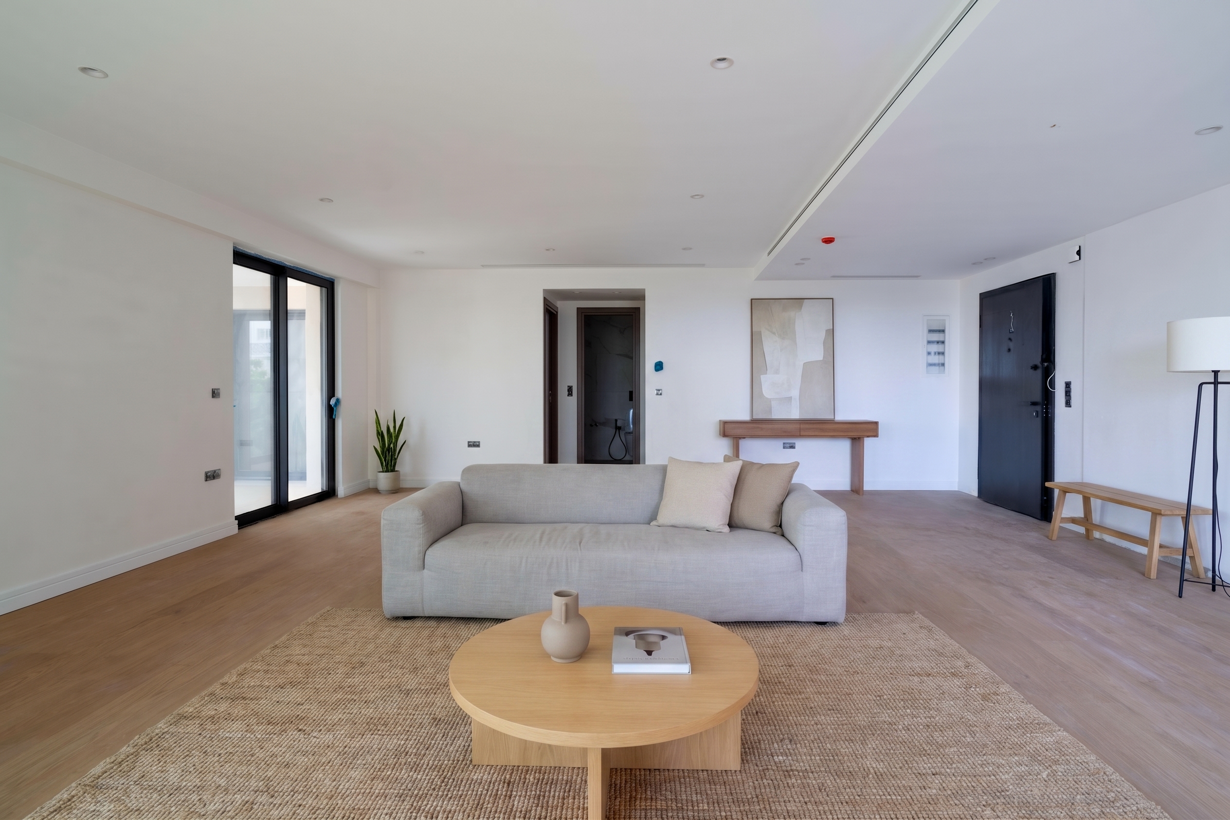 Optimum second-floor apartment with sea view in Glyfada Golf