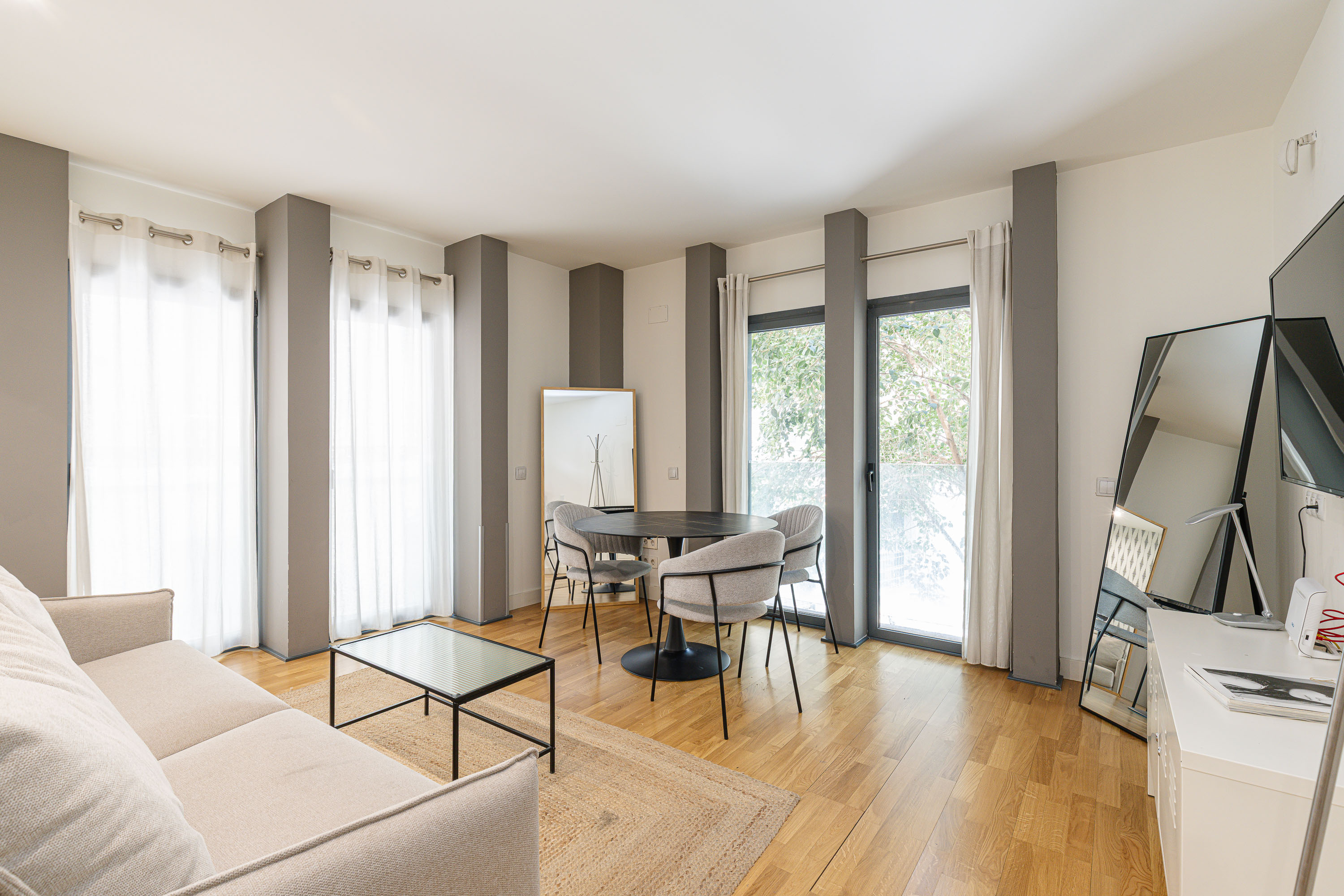 Elegante apartamento con 6 balcones junto a Gran Vía