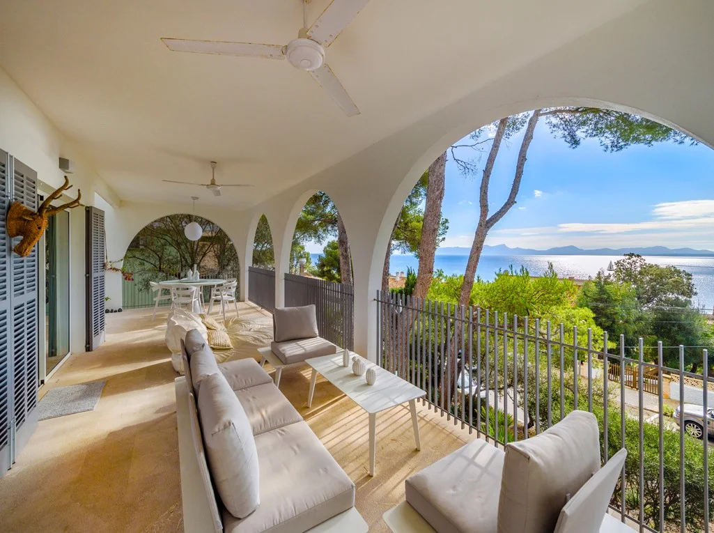 Magnificent Villa with Sea Views
