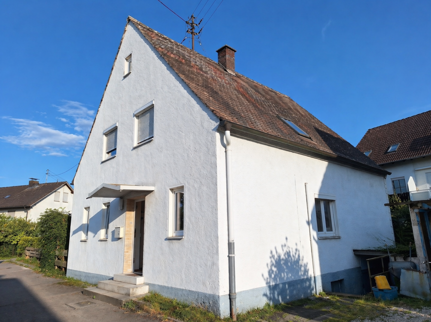 NEUER PREIS: Vermietetes Einfamilienhaus mit Südterrasse und Garten in zentraler Lage
