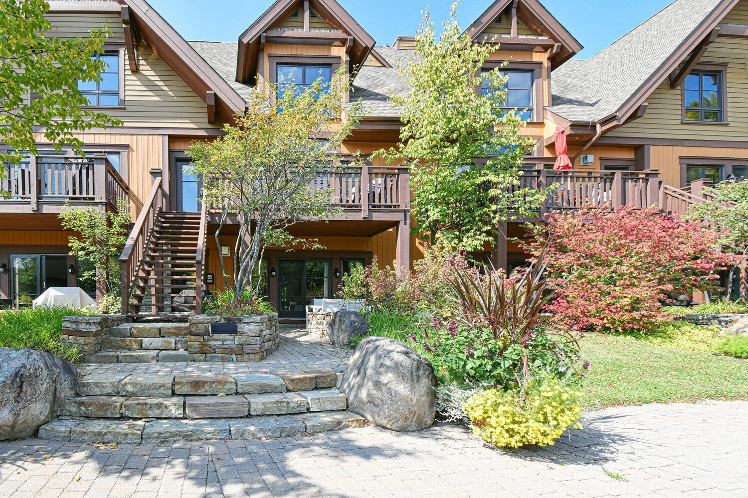 Enjoy a ski-in/ski-out access in this cozy 2 bedroom unit.