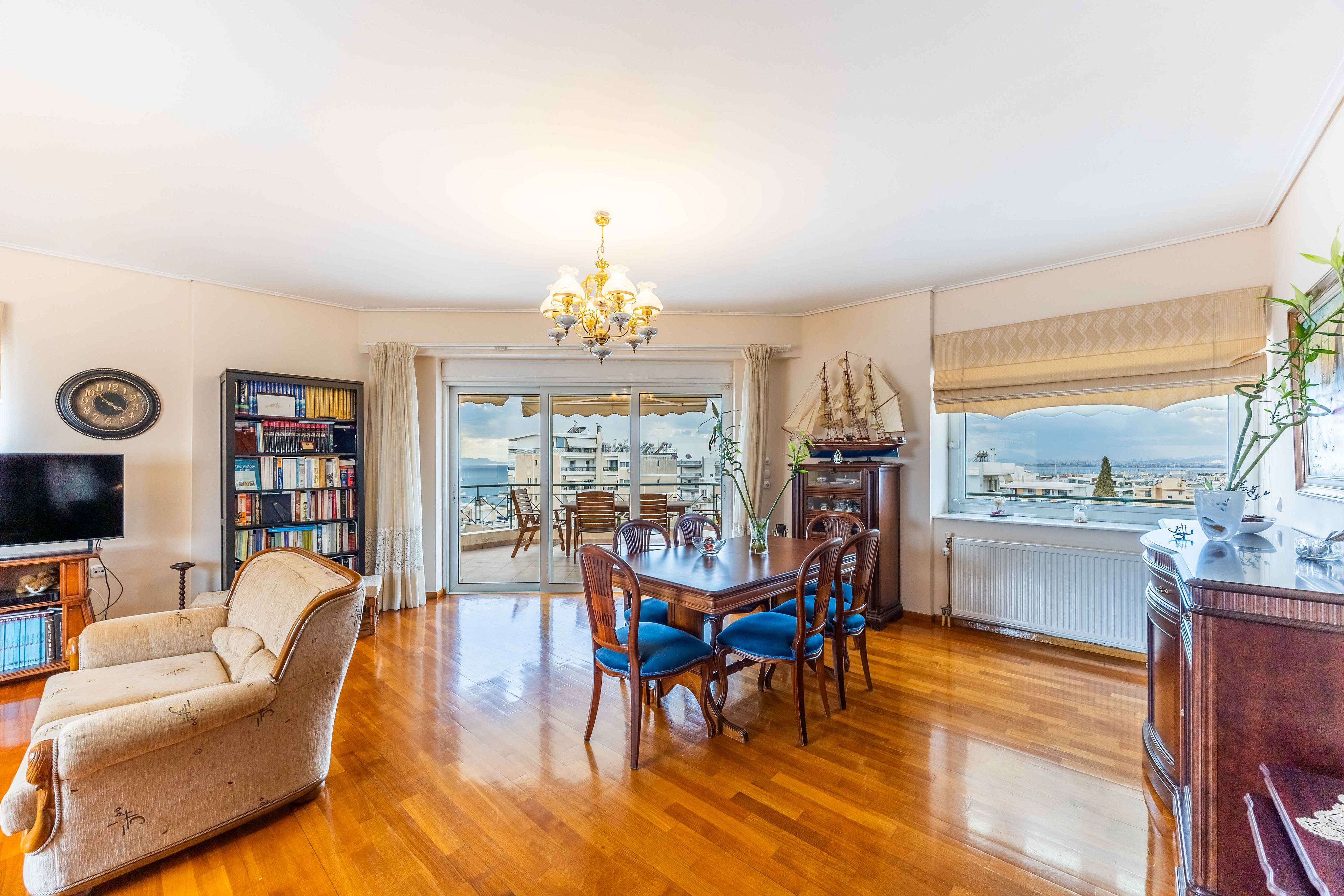 Corner top-floor apartment with sea views on the Athenian Riviera