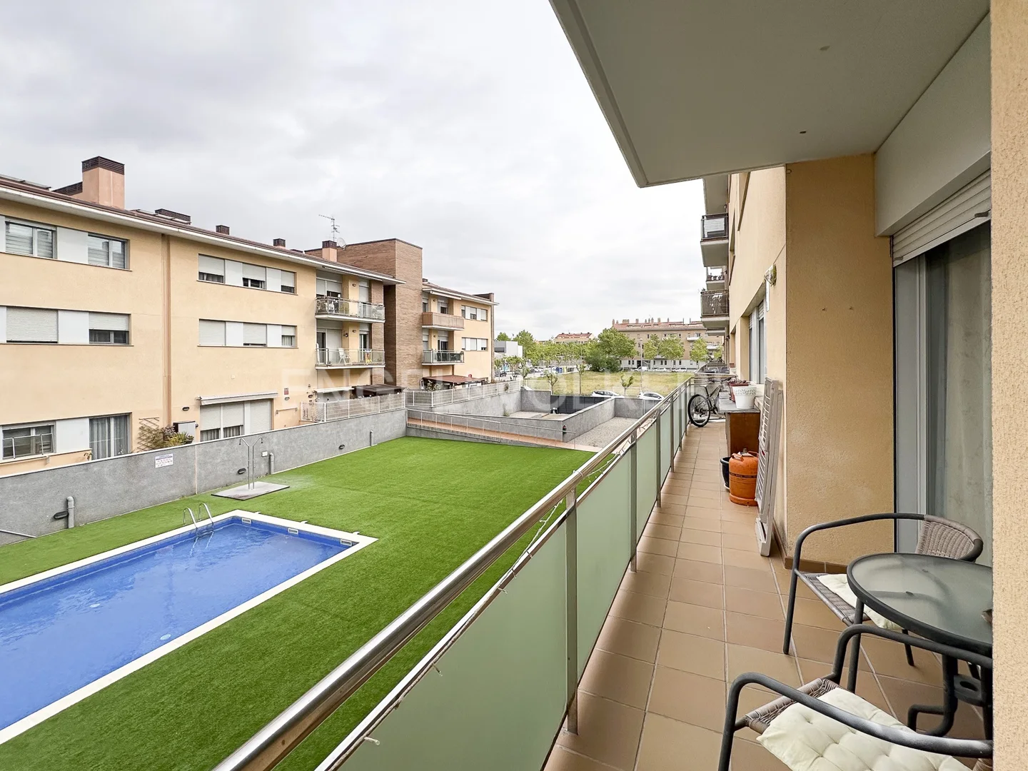 Opportunity in Els Monjos with communal swimming pool