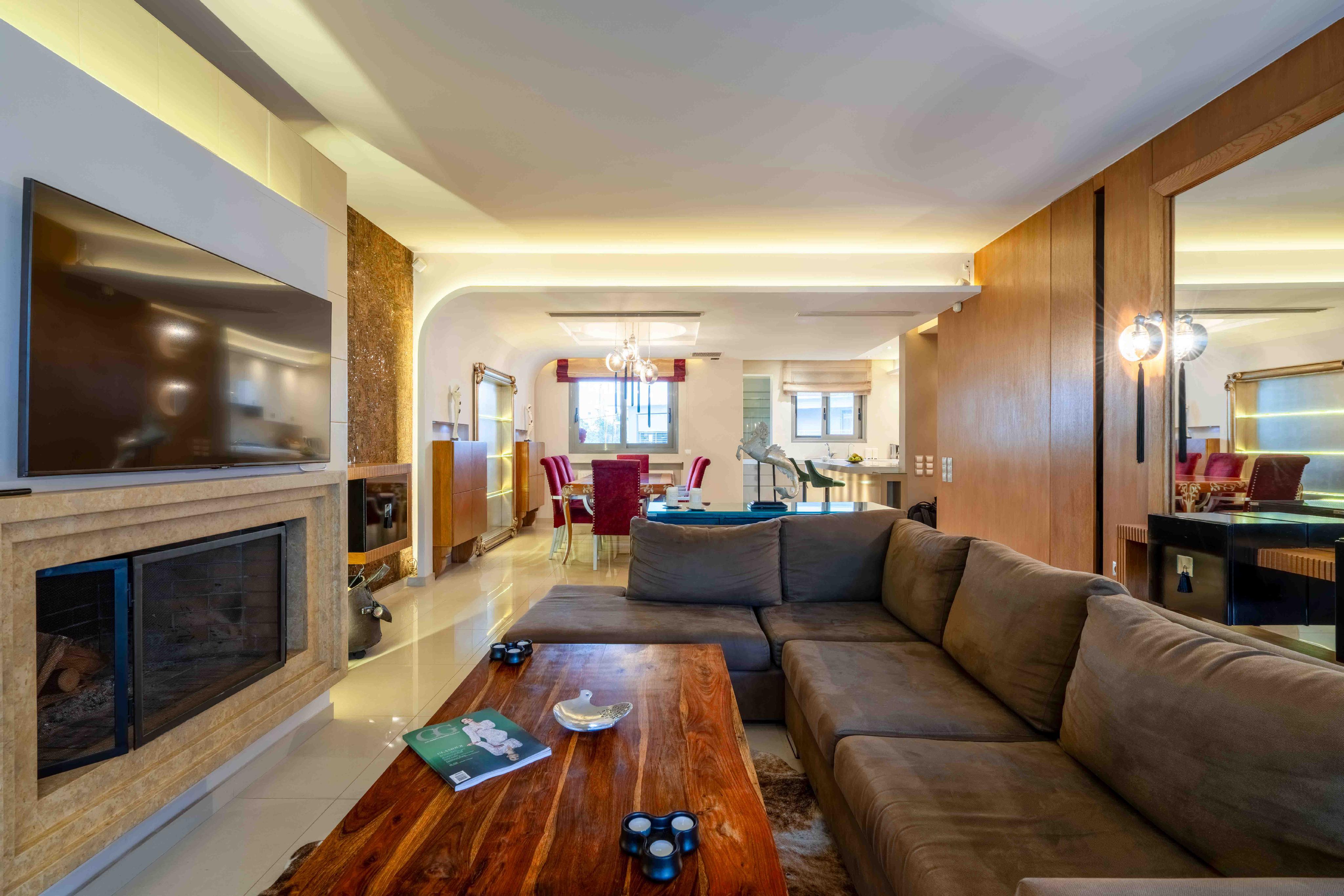 Central full-floor residence with two en-suite bedrooms