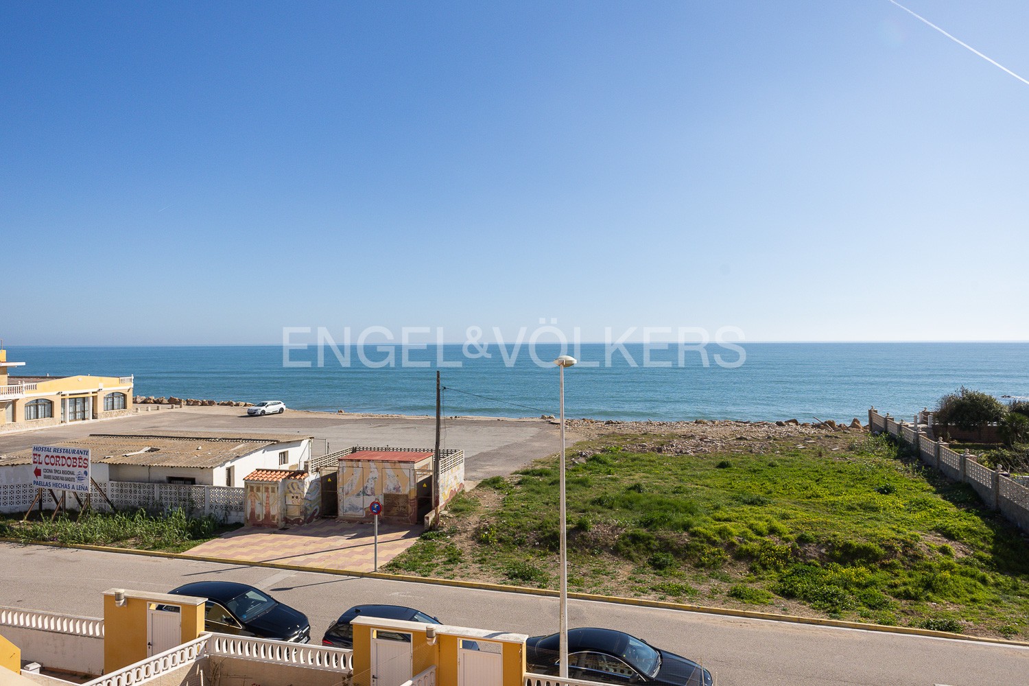 Wonderful beachfront townhouse for August