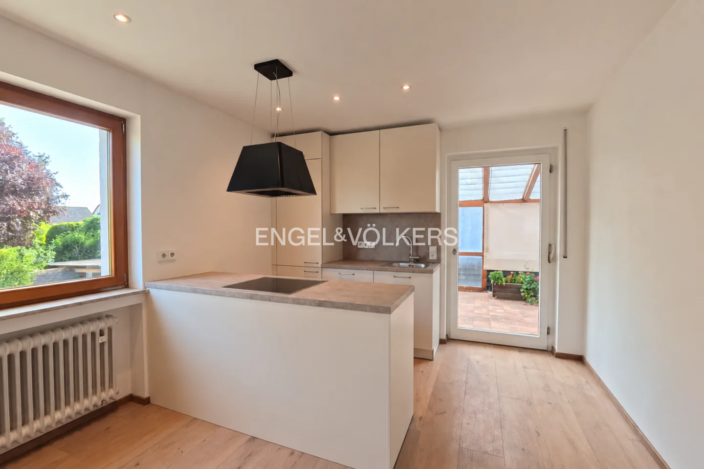Exklusiv kernsanierte 3-Zimmer-Wohnung mit großzügiger Terrasse - Photo 3