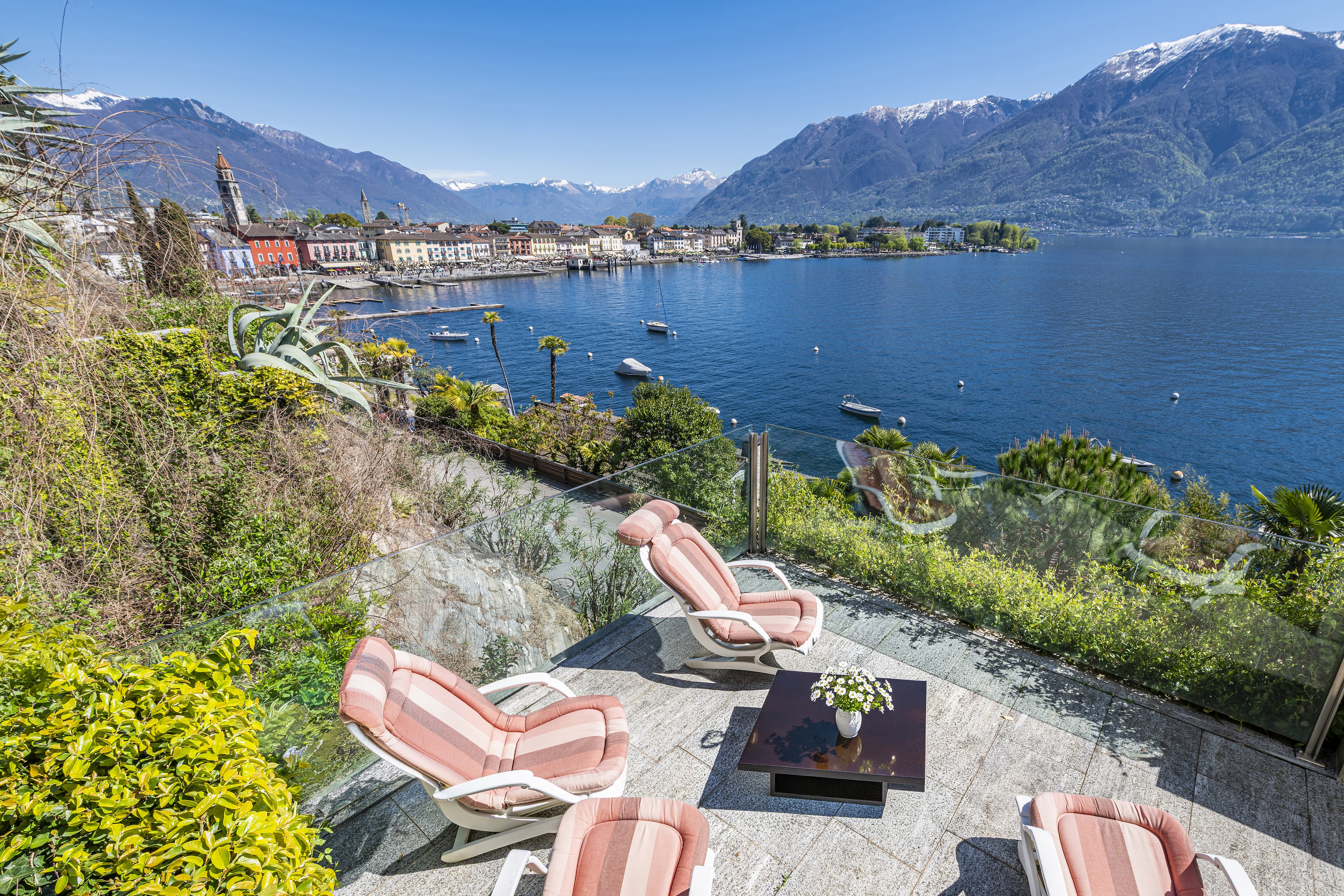 Exclusive wellness oasis with lake view (25)