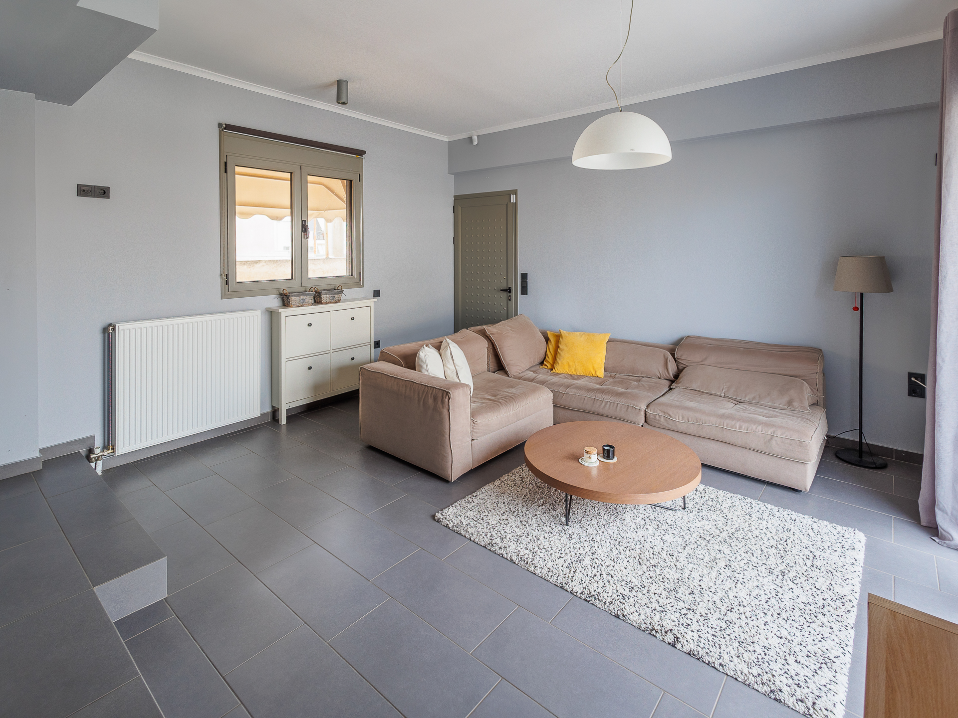 Modern renovated 2-bedroom apartment