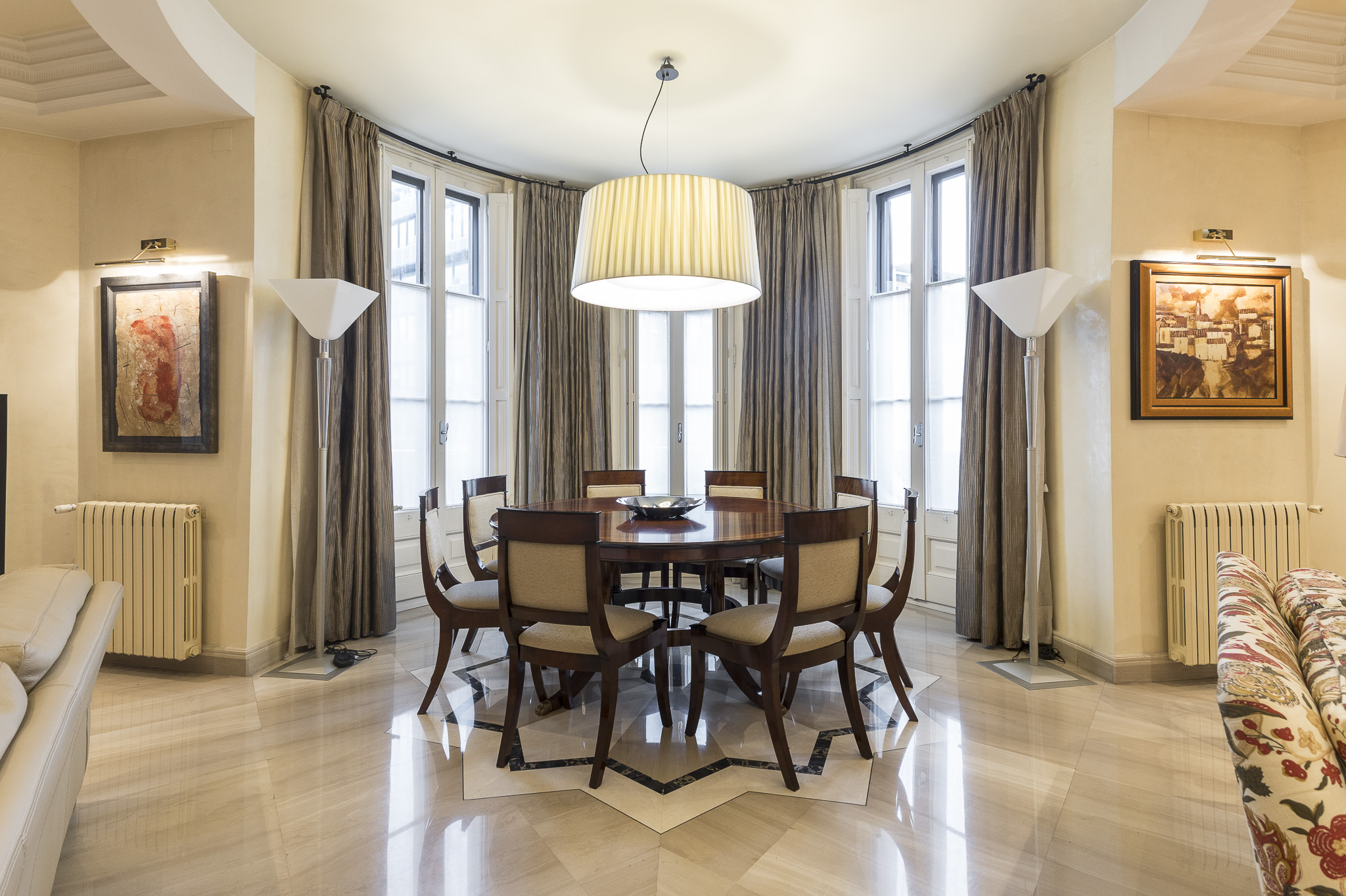 Exclusive apartment on Ronda Universitat