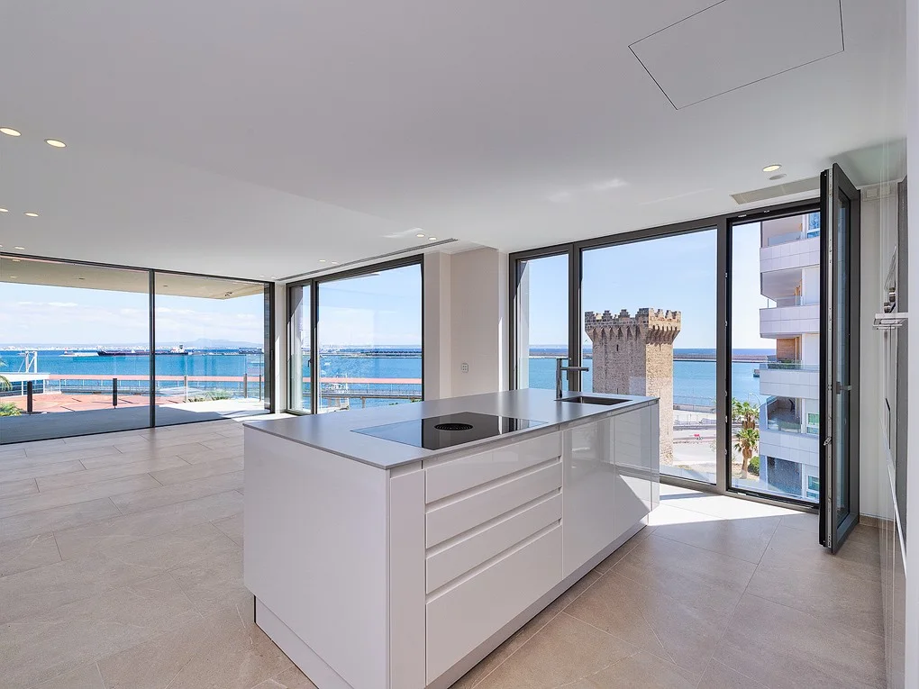 Impressive new sea view apartment at the port
