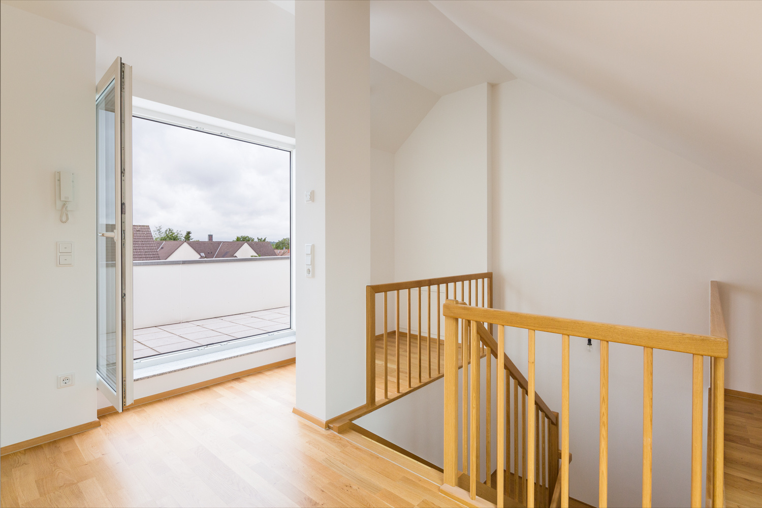 Charming maisonette apartment with gallery, balcony, and rooftop terrace