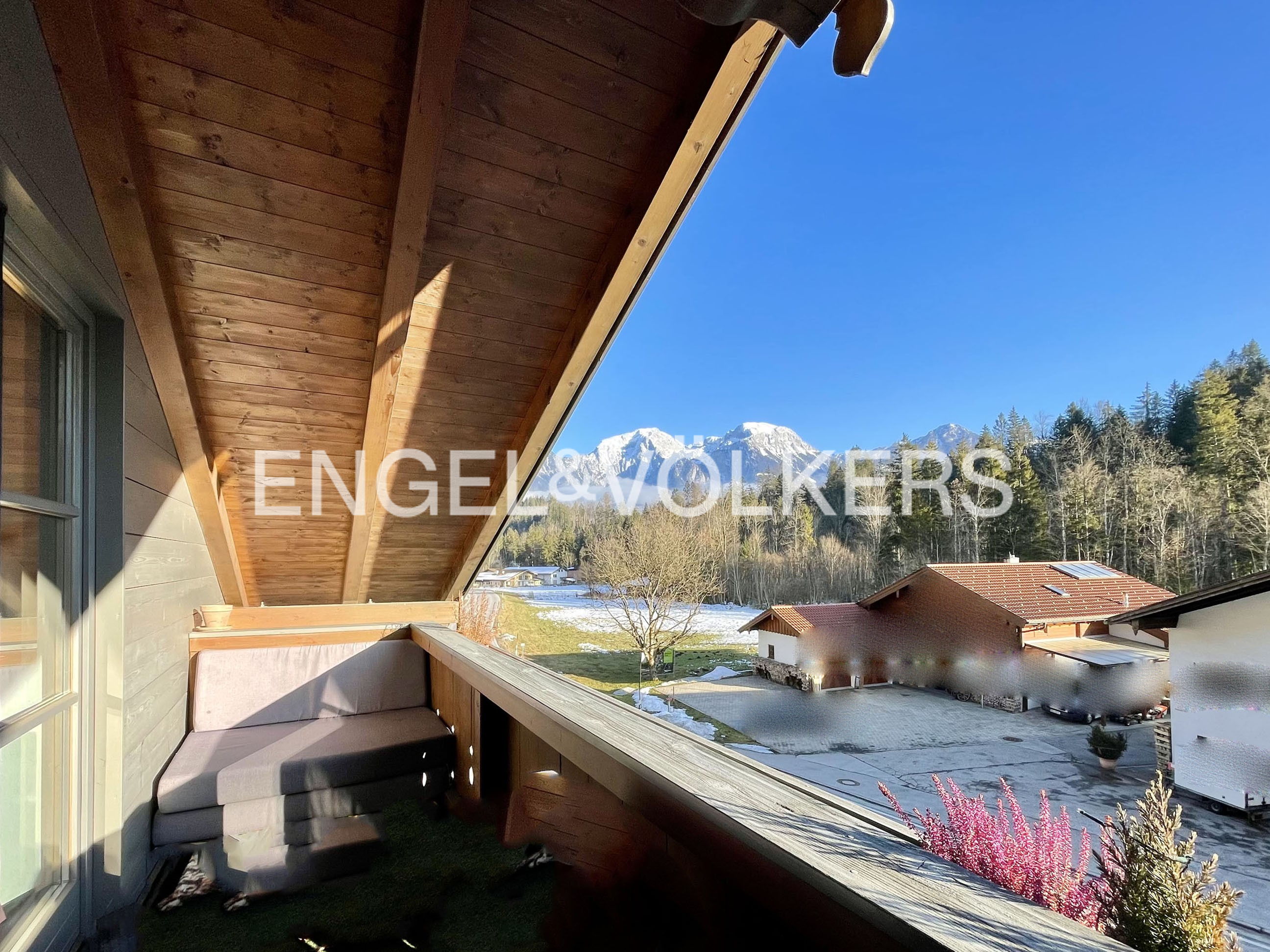 Gemütliche 2-Zimmer-Dachgeschosswohnung mit Bergblick