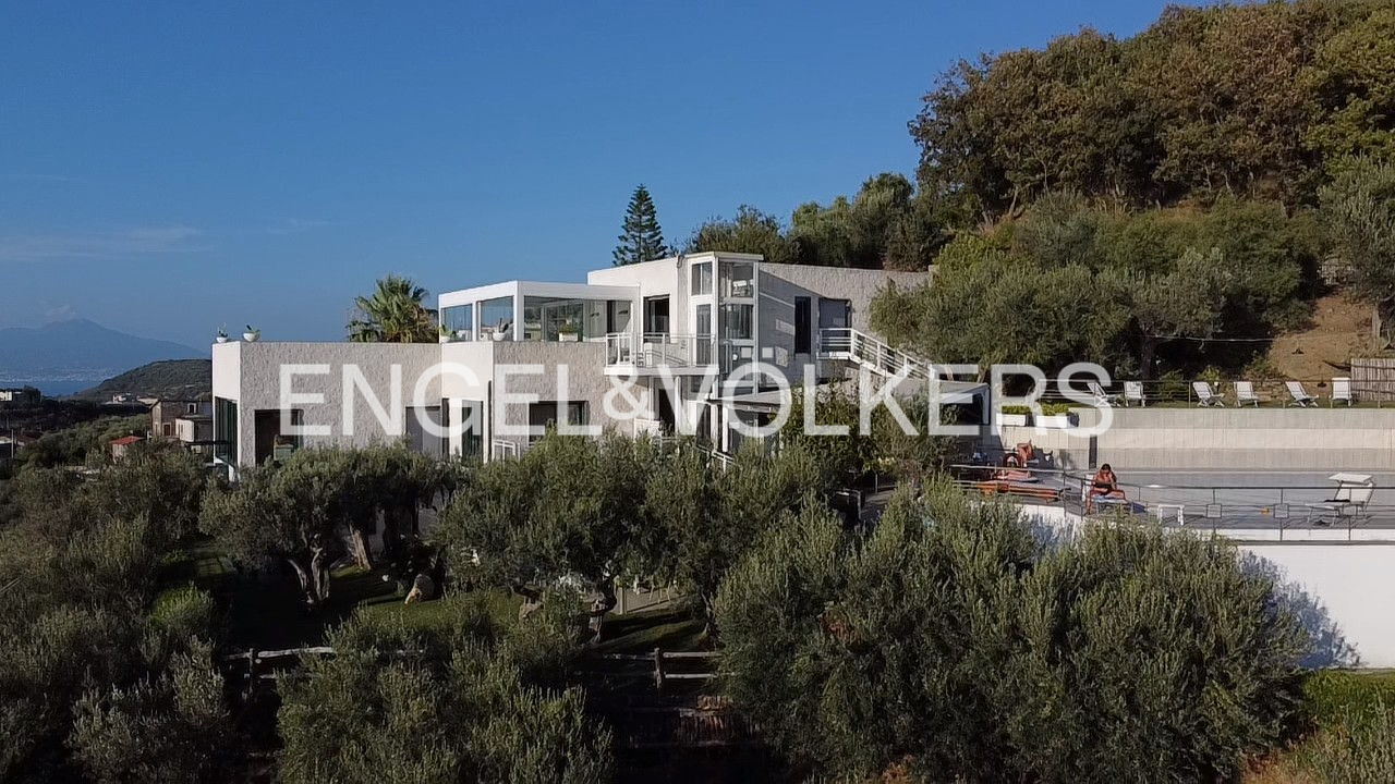 Villa Ilios Design - Olive trees, pool and a terrace overlooking Capri