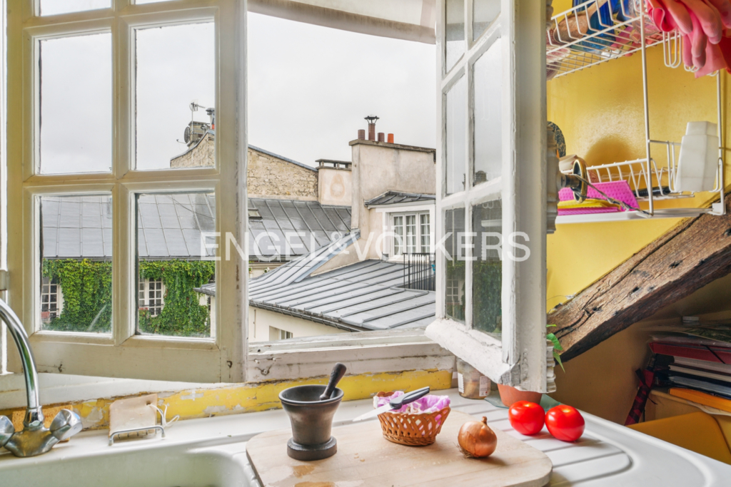 Paris IV – Rare Attic Apartment of 50 m² to Renovate in the Historic Marais