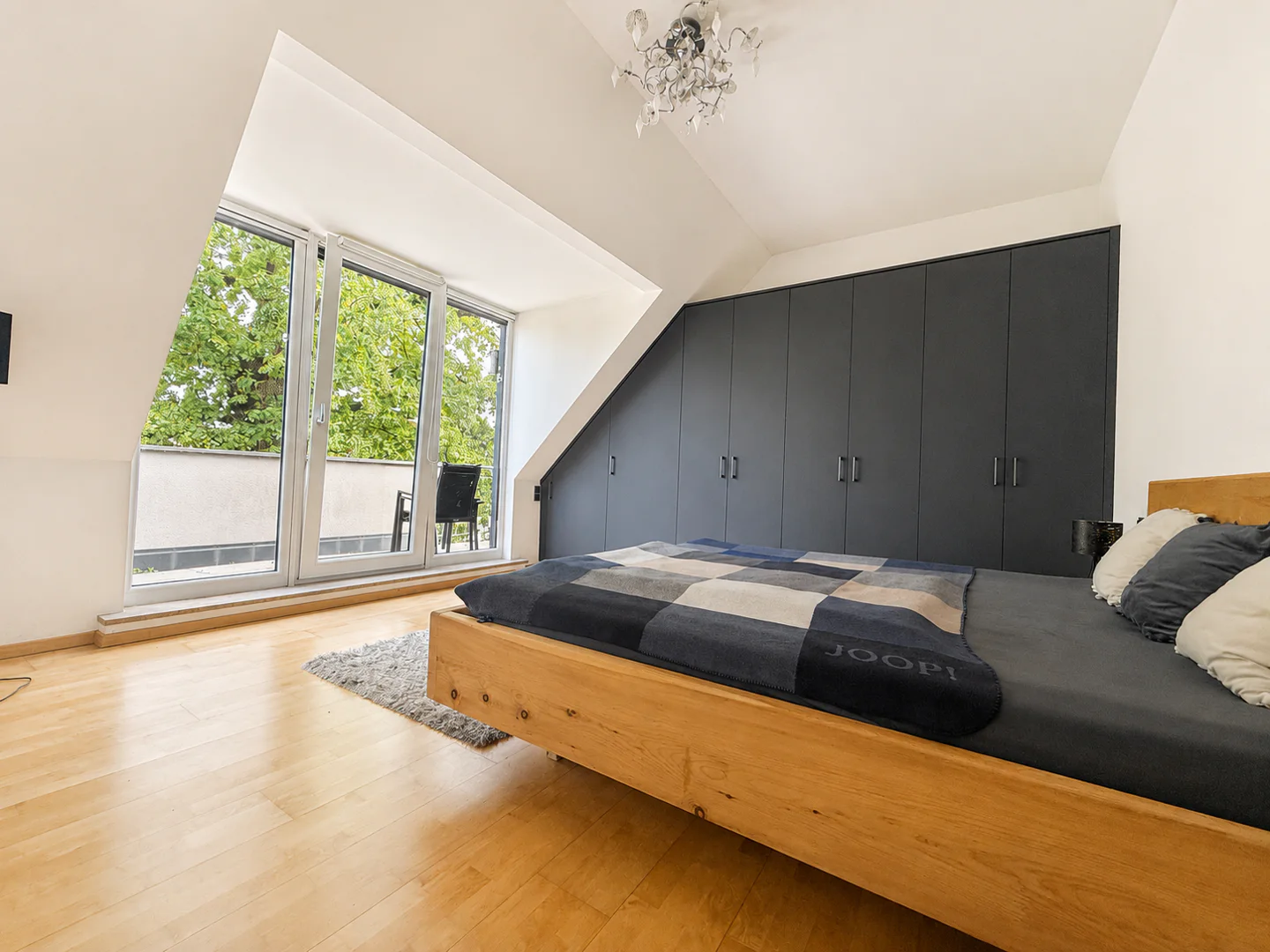 Urbanes Wohnen über den Dächern von Rosenheim 4-Zimmer Dachgeschosswohnung - drei Balkone - Foto 5