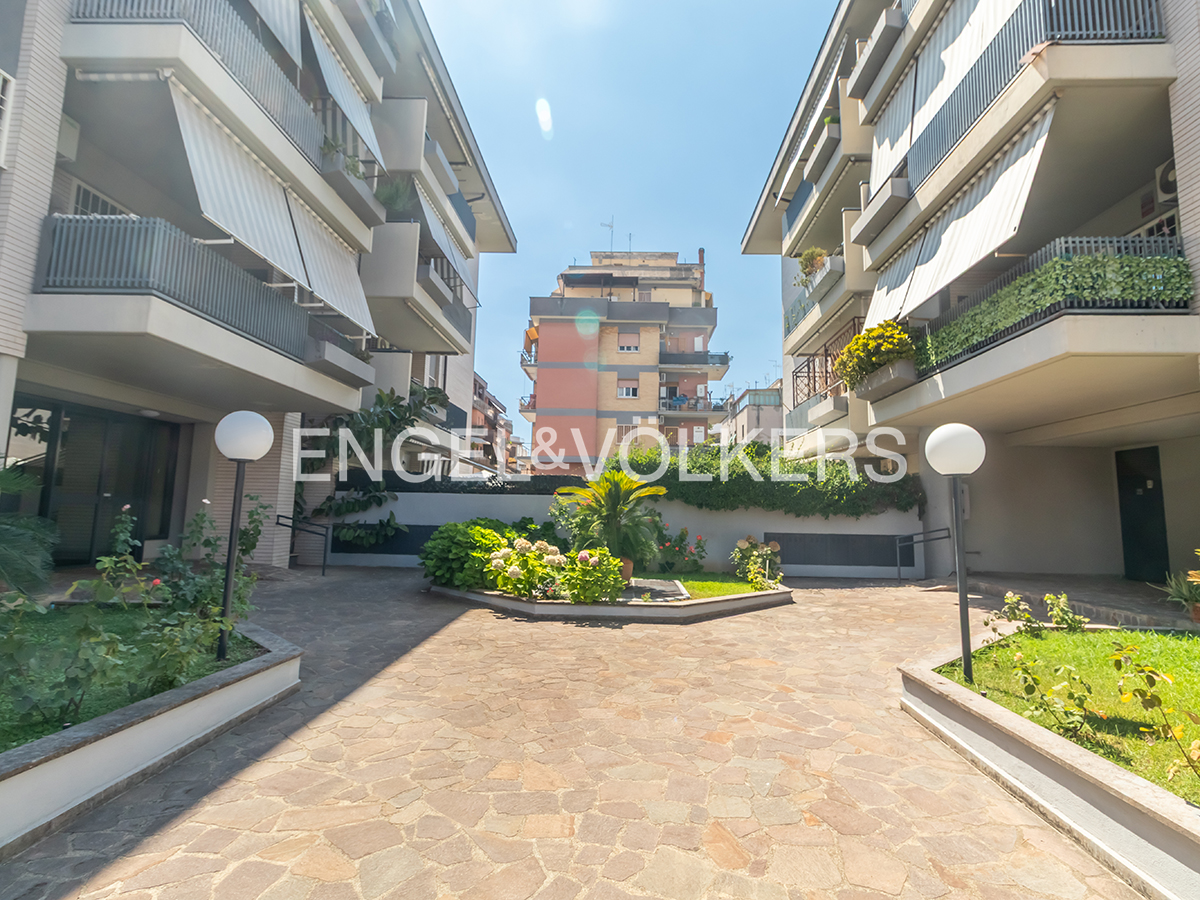 Bright three-room flat in the Alessandrino area