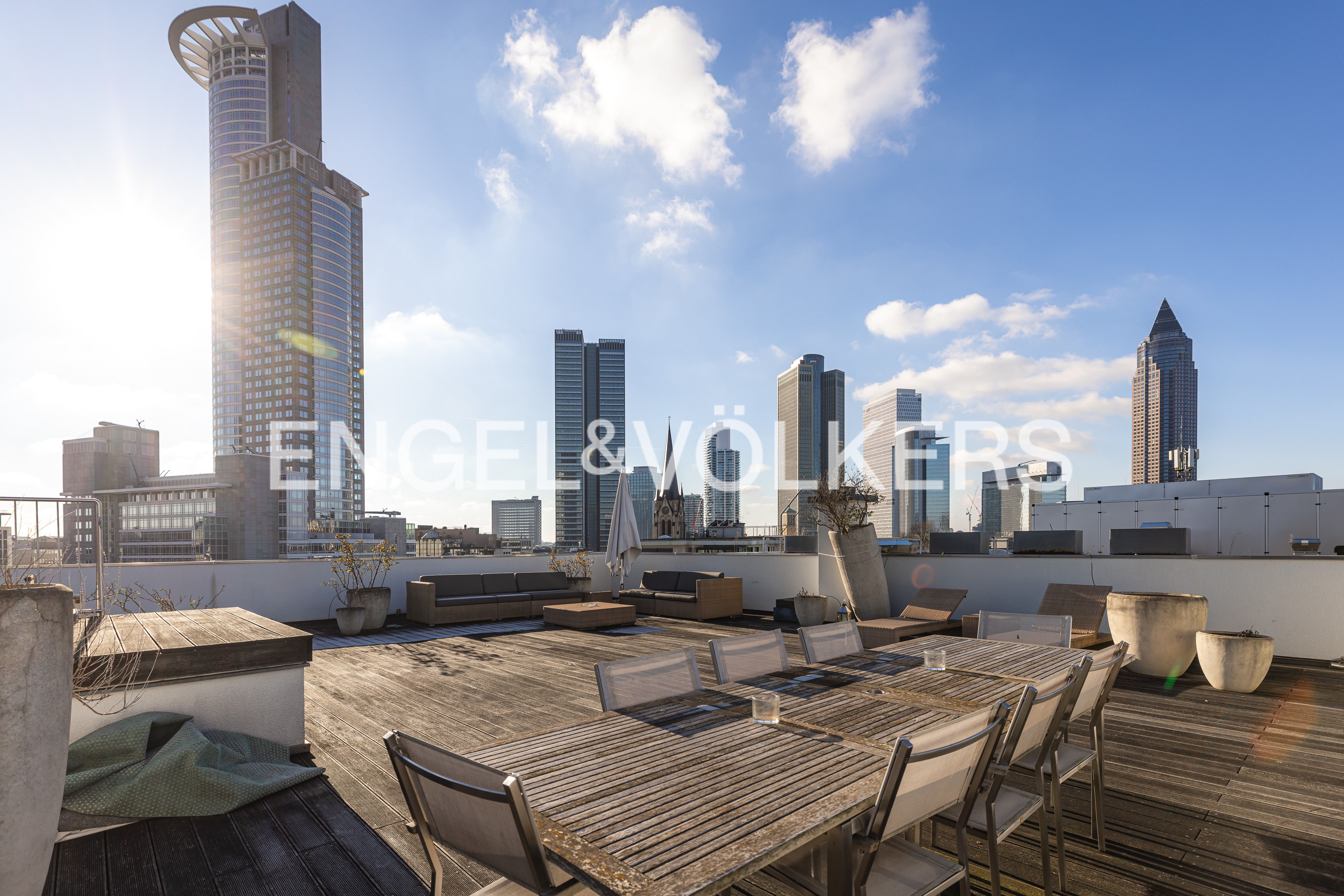 Luxuriöse Penthouse-Wohnung mit atemberaubender Skyline-Terrasse