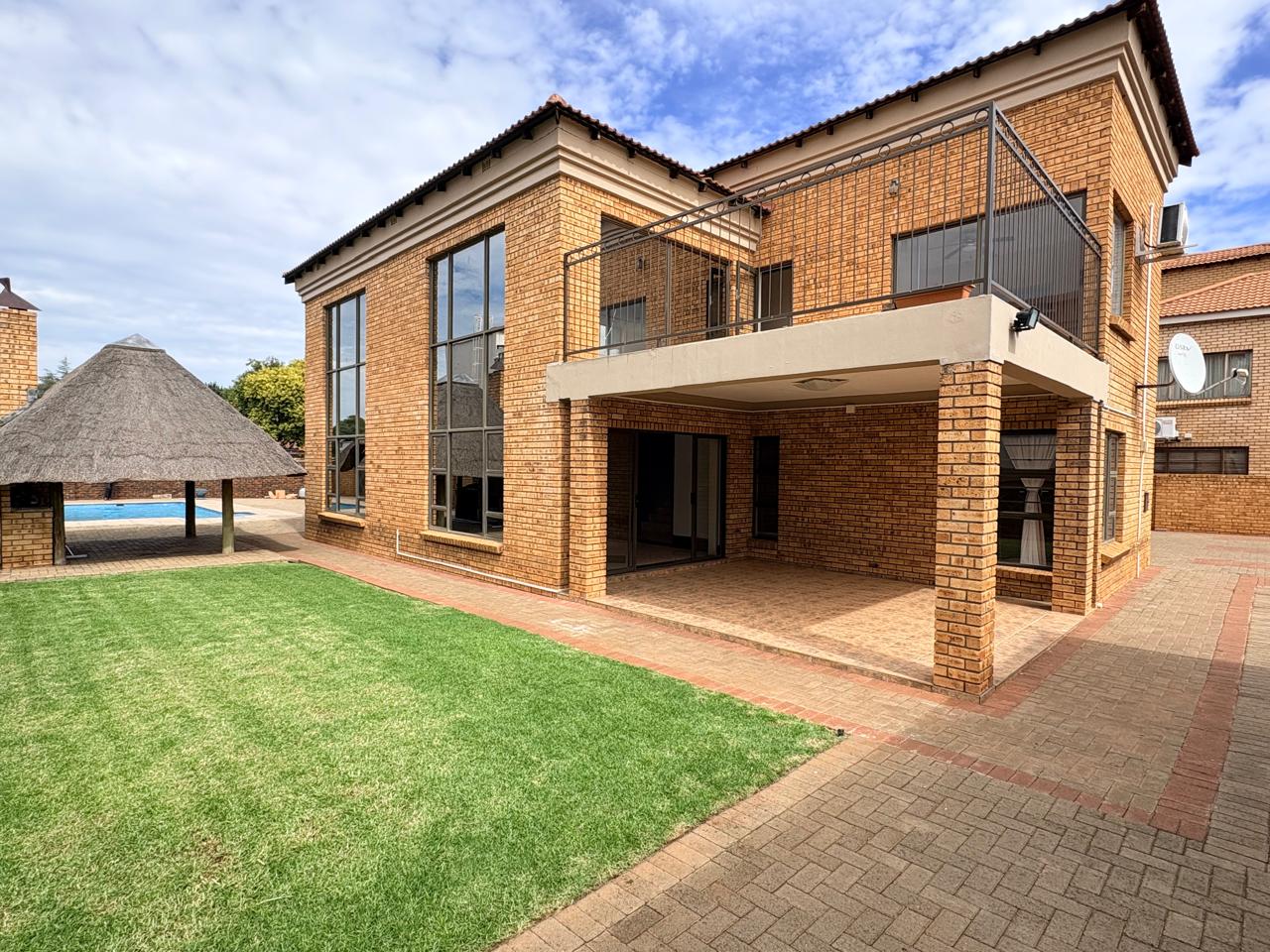 Prestigious 4 Bedroom Double Storey Home with Flat