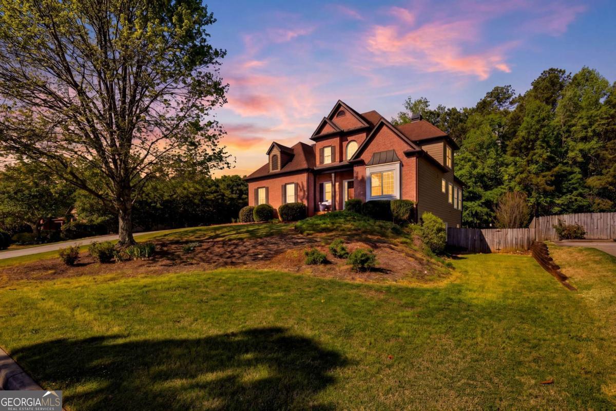 Wonderful Brick Home with Saltwater Pool - Cumming, GA, USA