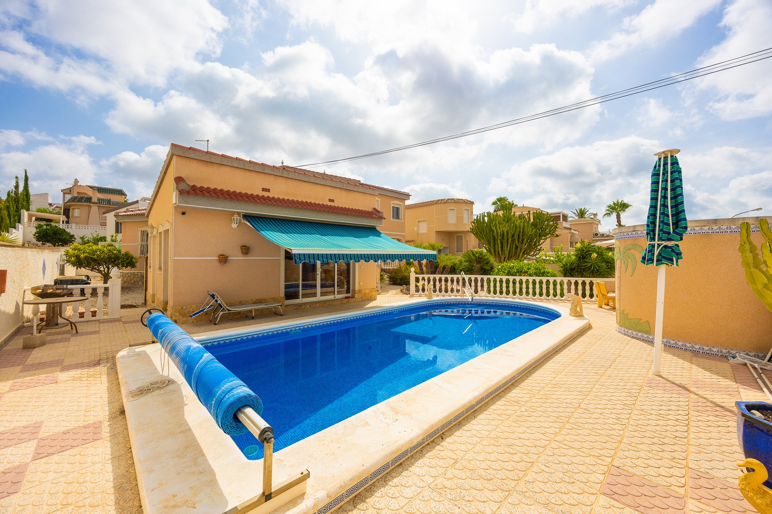 Chalet Exclusivo con Piscina Climatizada en Ciudad Quesada