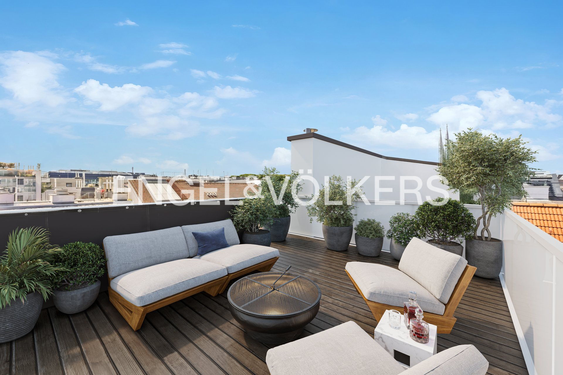 Elegant top-floor flat in the immediate vicinity to the first district