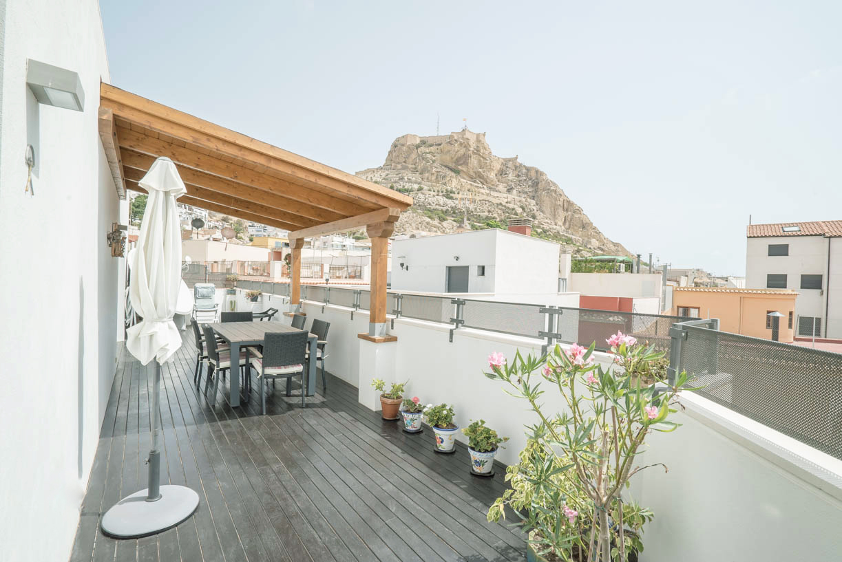 Ático Chic con Vistas de Ensueño al Castillo