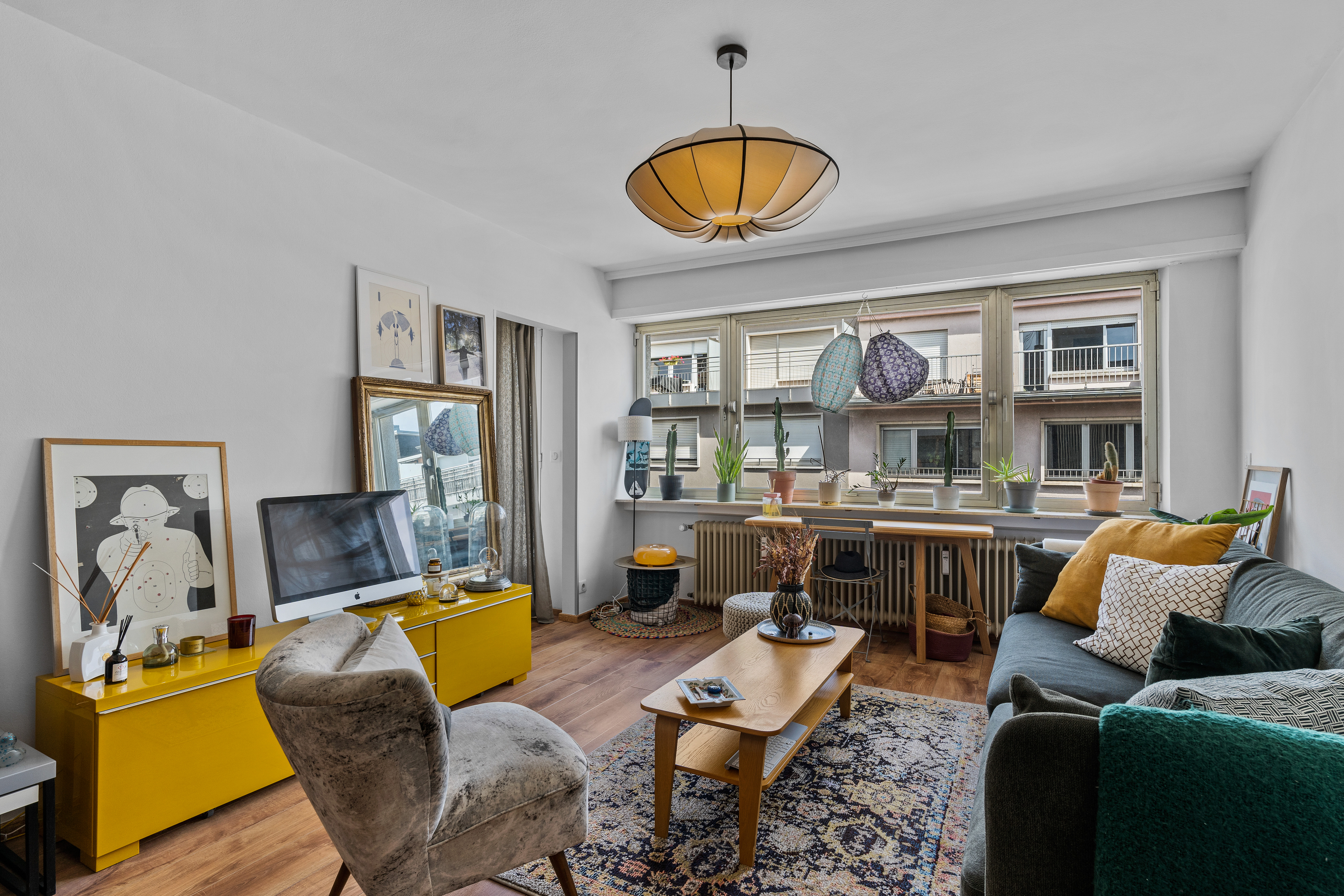Renovated one-bedroom apartment with parking, ideally located in Limpertsberg