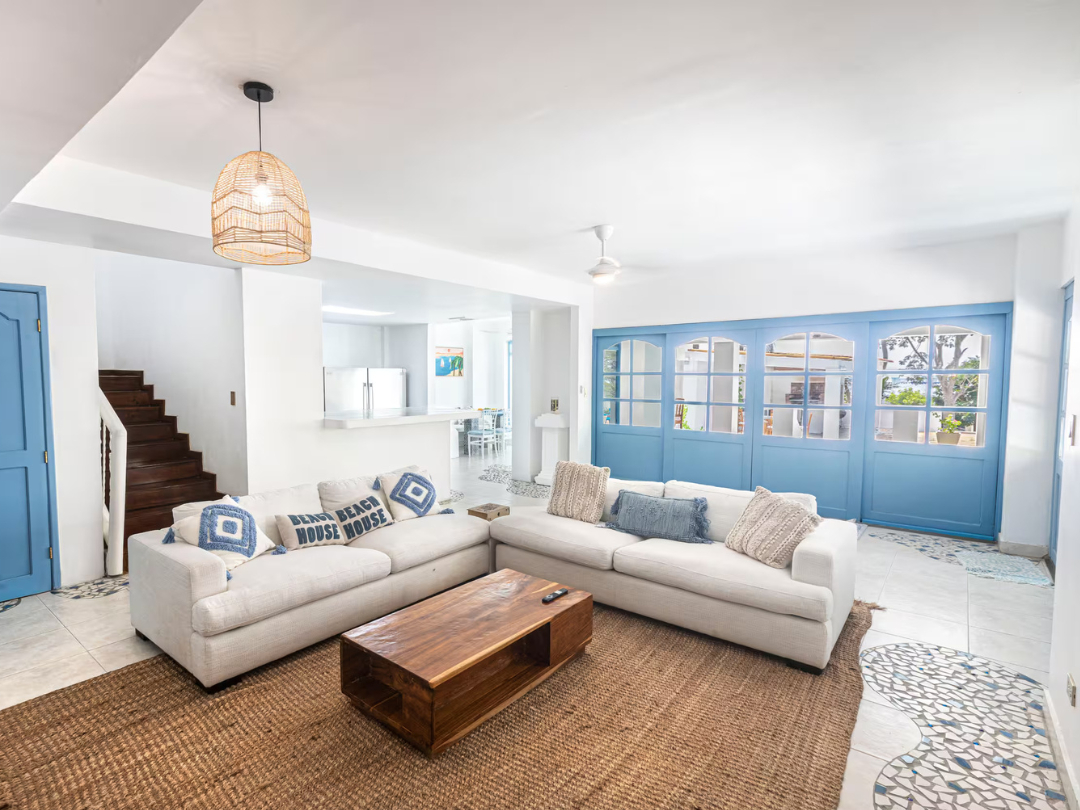 VILLA SANTORINI — PRIVATE COASTAL RETREAT IN PLAYA BLANCA